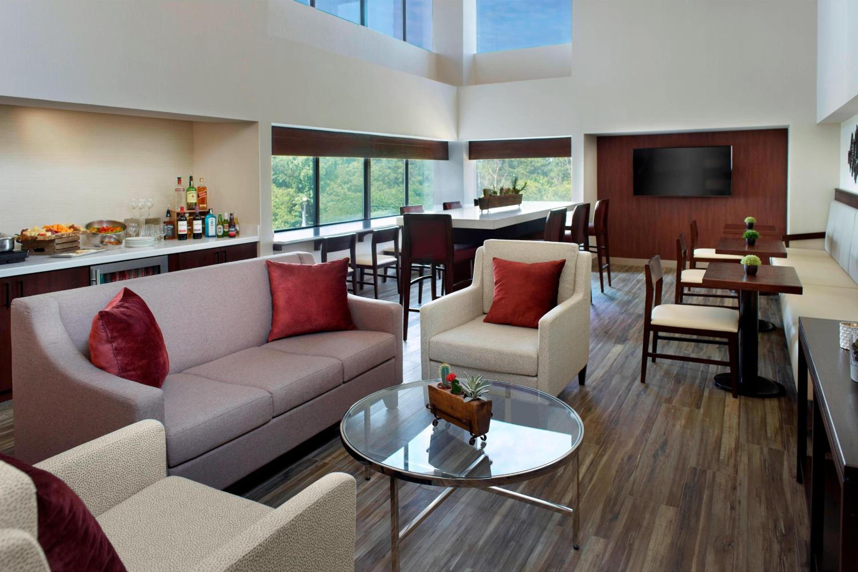 King Room - Concierge Lounge Access - Photo 7