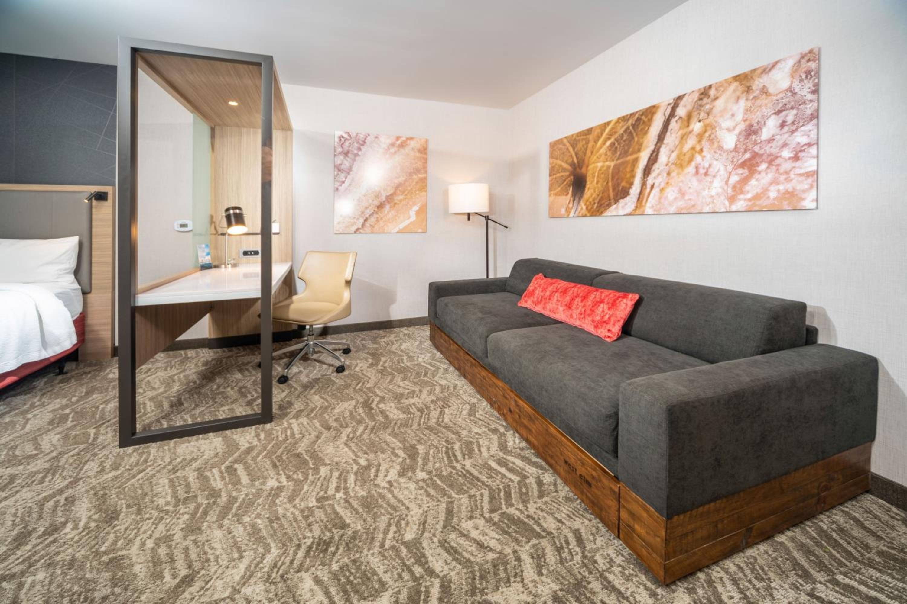 King Suite with Trundle Bed - Photo 9