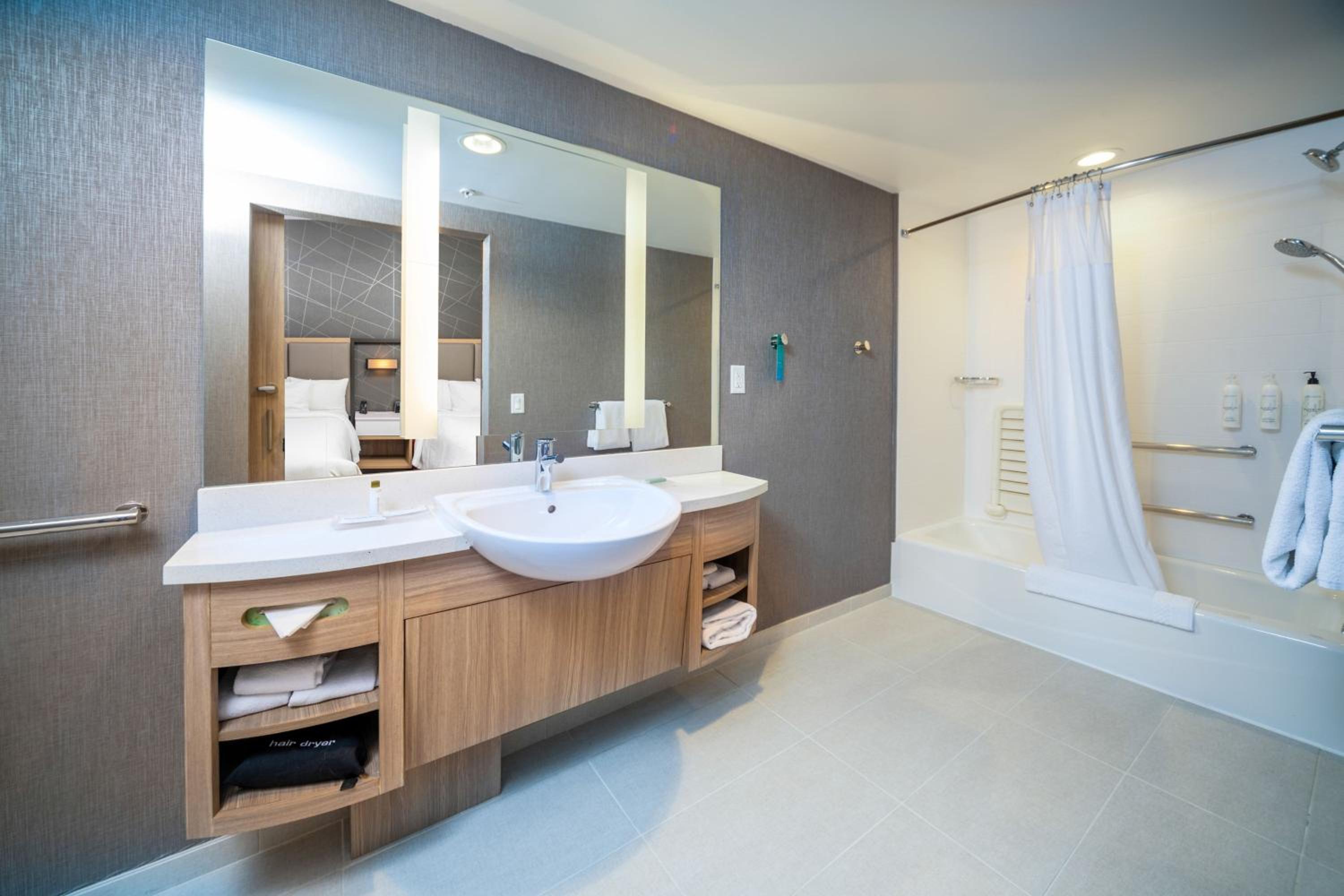 King Suite with Trundle Bed - Photo 6