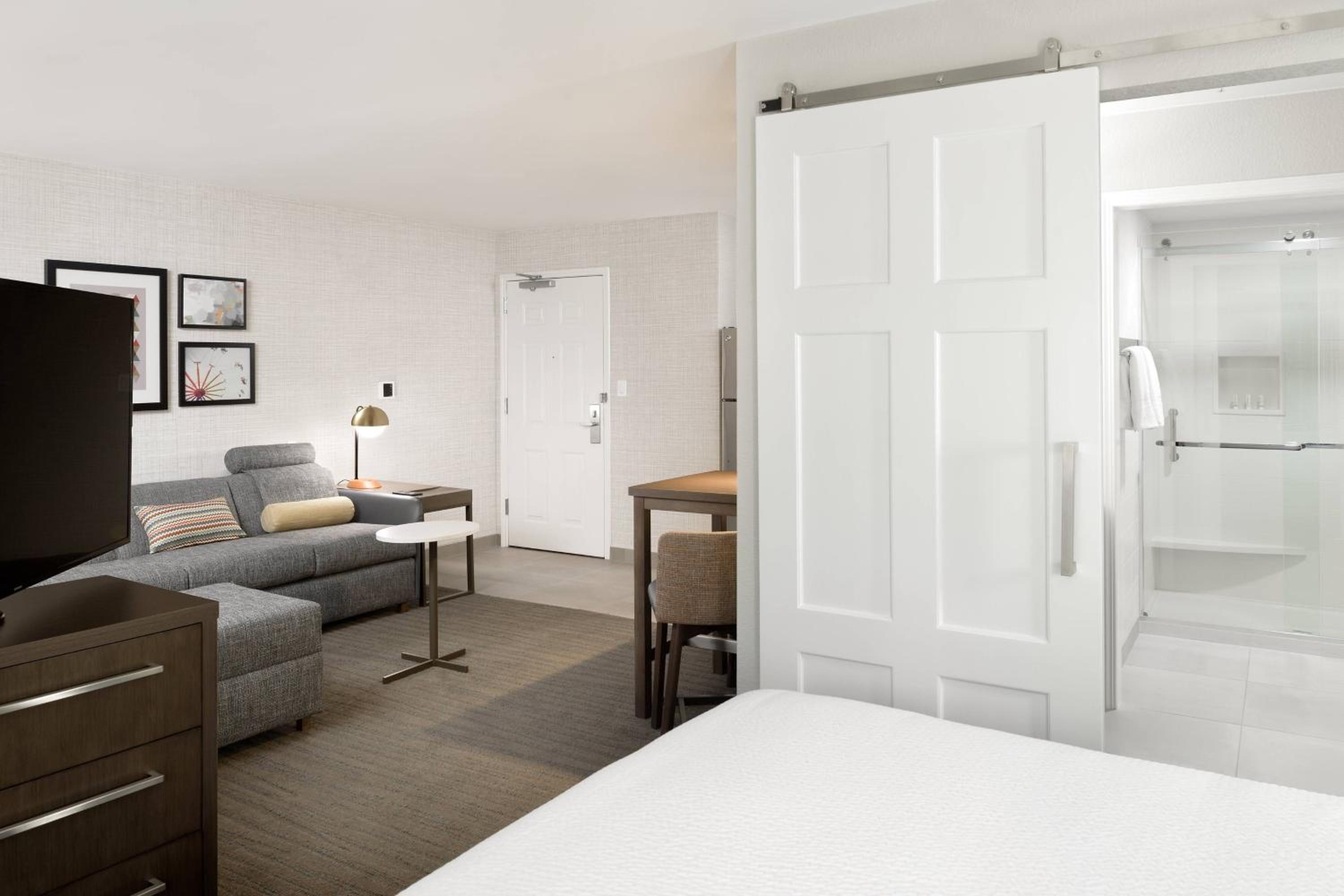 Studio Suite, 1 King Bed & Sofa Bed, Full Kitchen