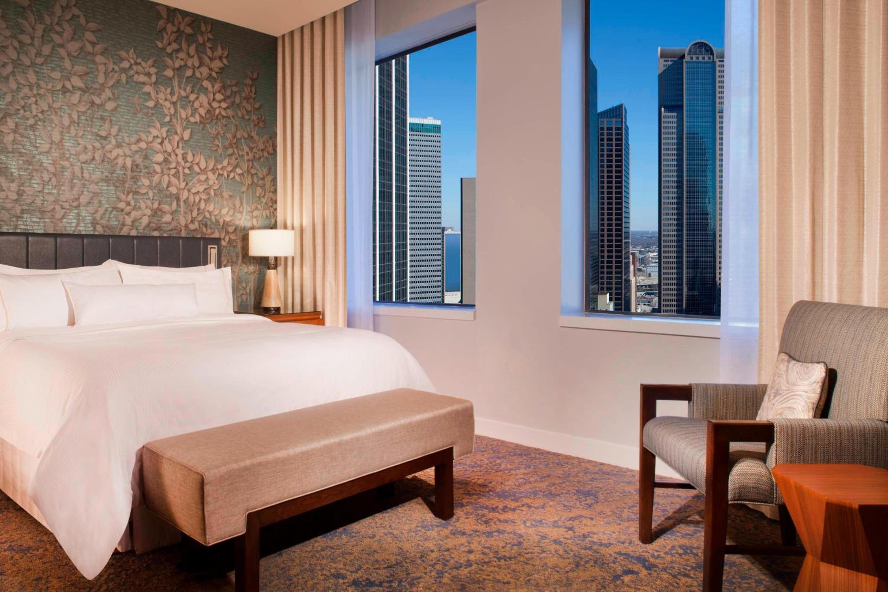 Corner King Suite