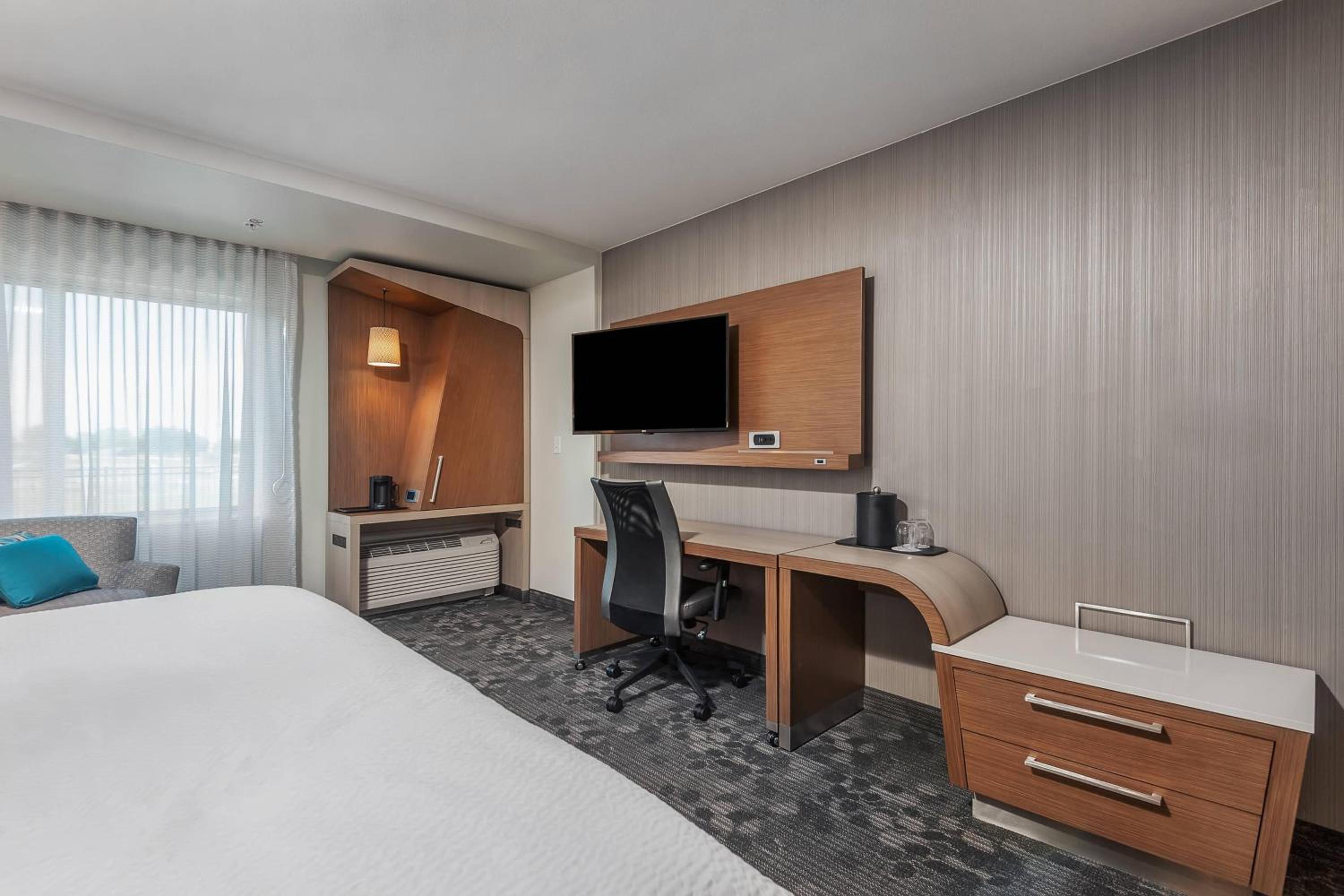 Guest room, King