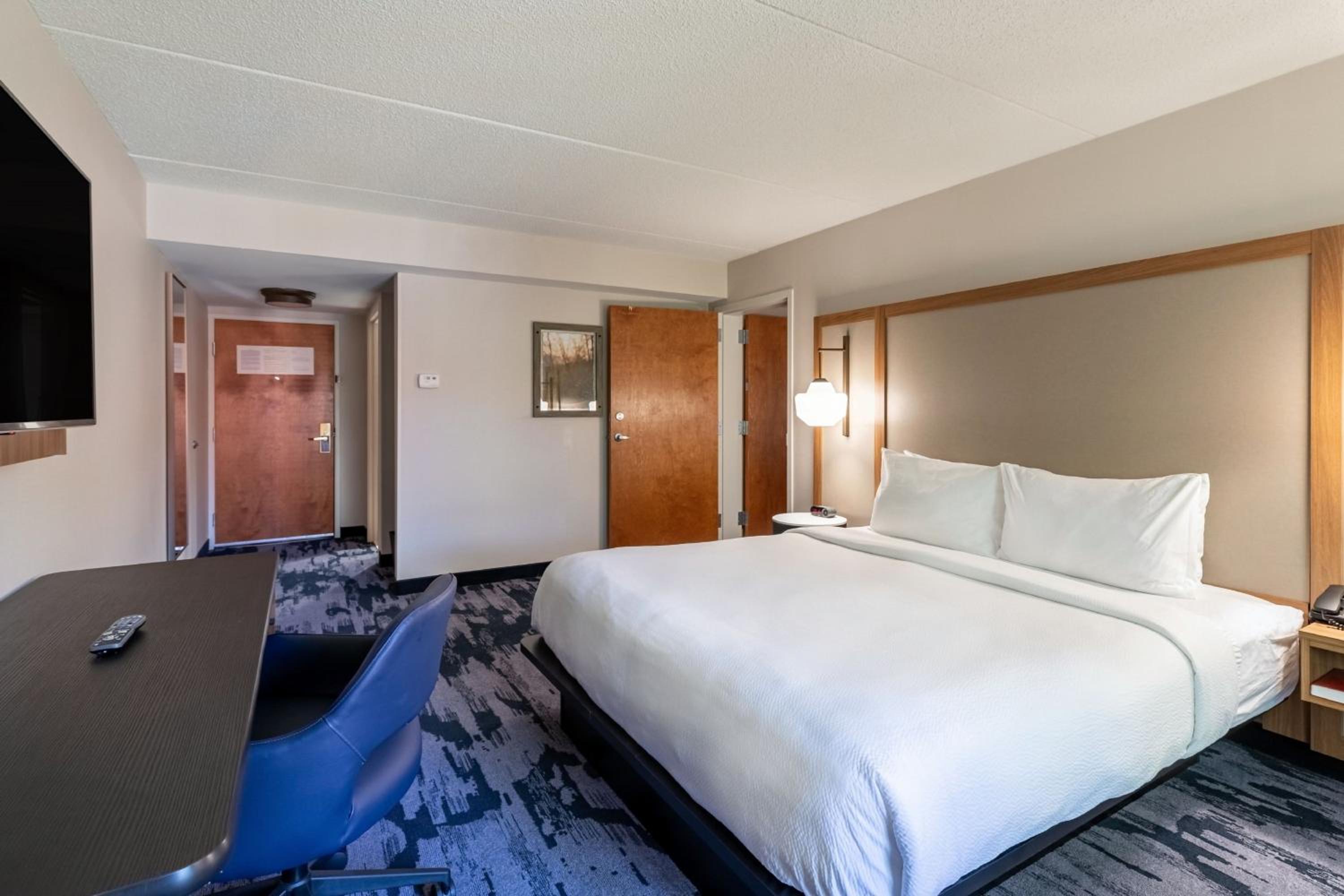 King Suite with Sofa Bed - Photo 4