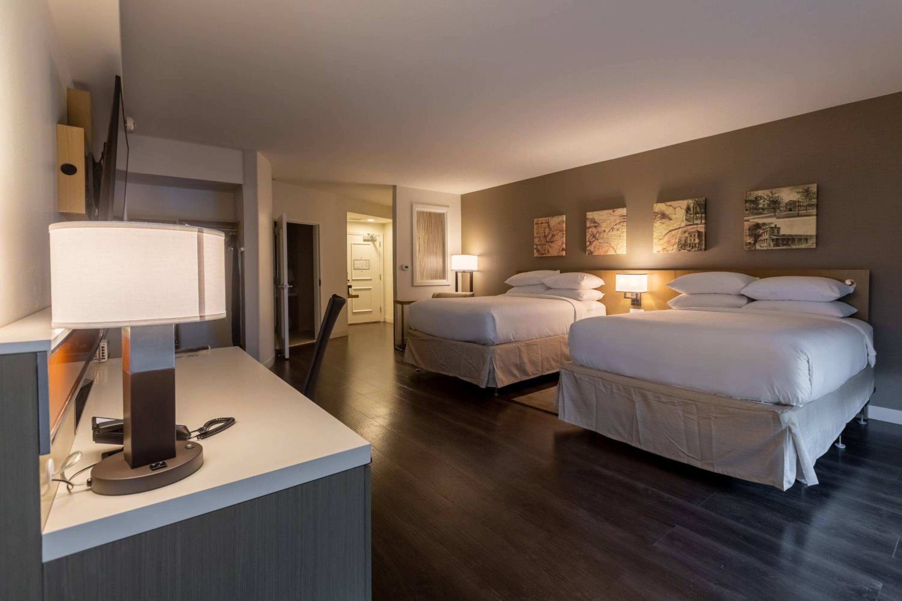 Larger Guest room with 2 Queen, Courtyard view - Photo 1