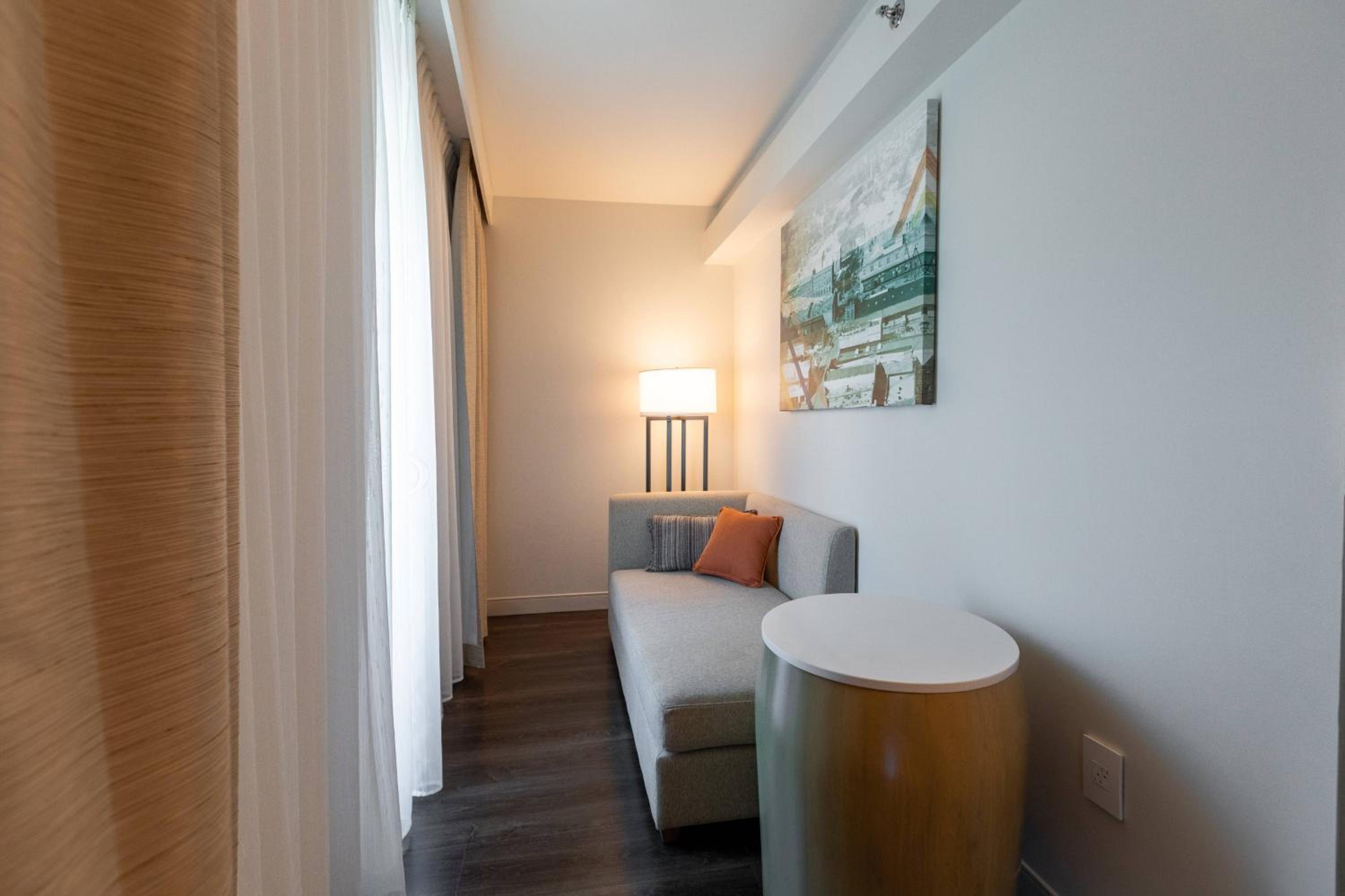 Larger Guest room with 2 Queen, Courtyard view - Photo 3