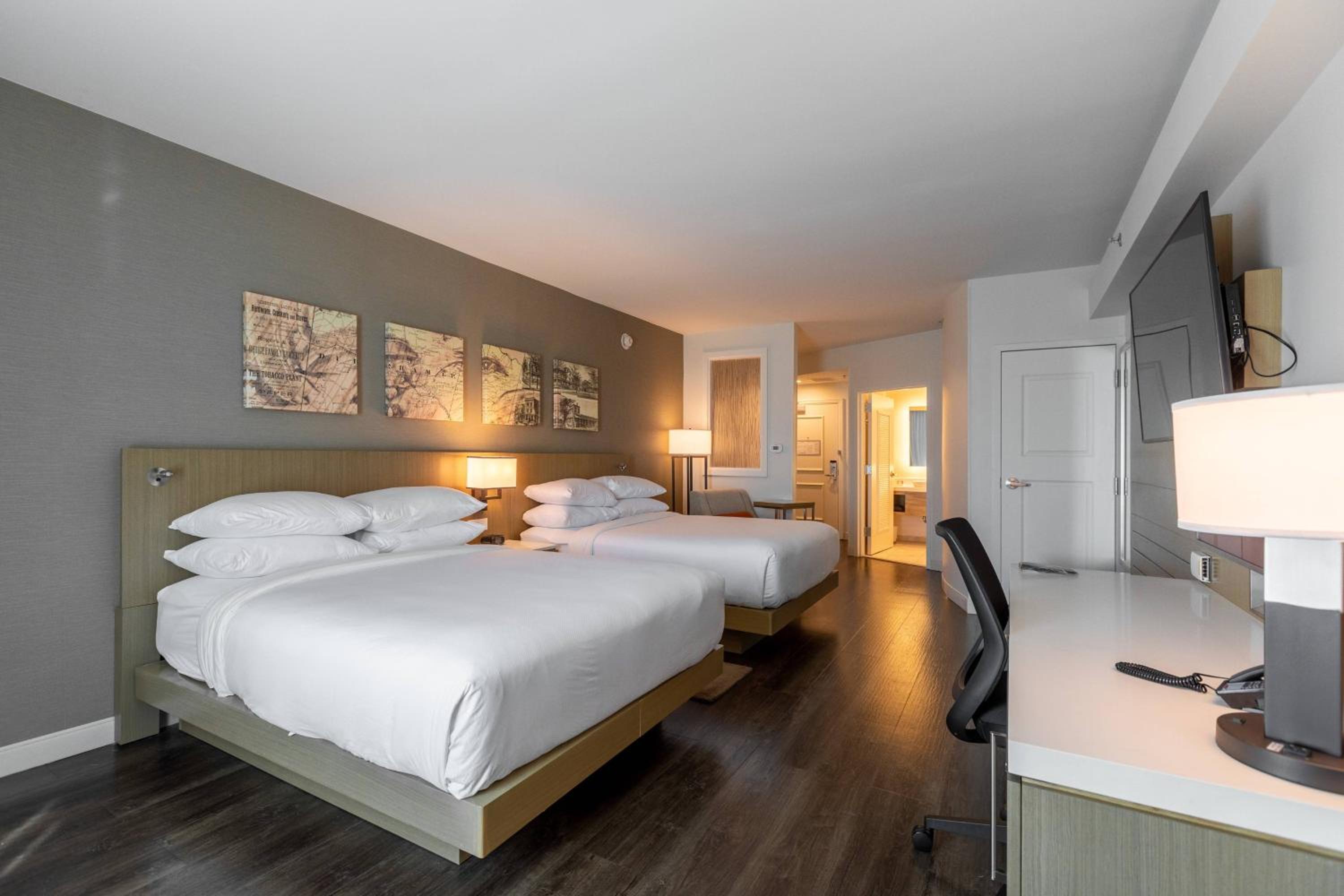 Queen Guest Room with 2 Queen Beds and Courtyard View - Photo 1