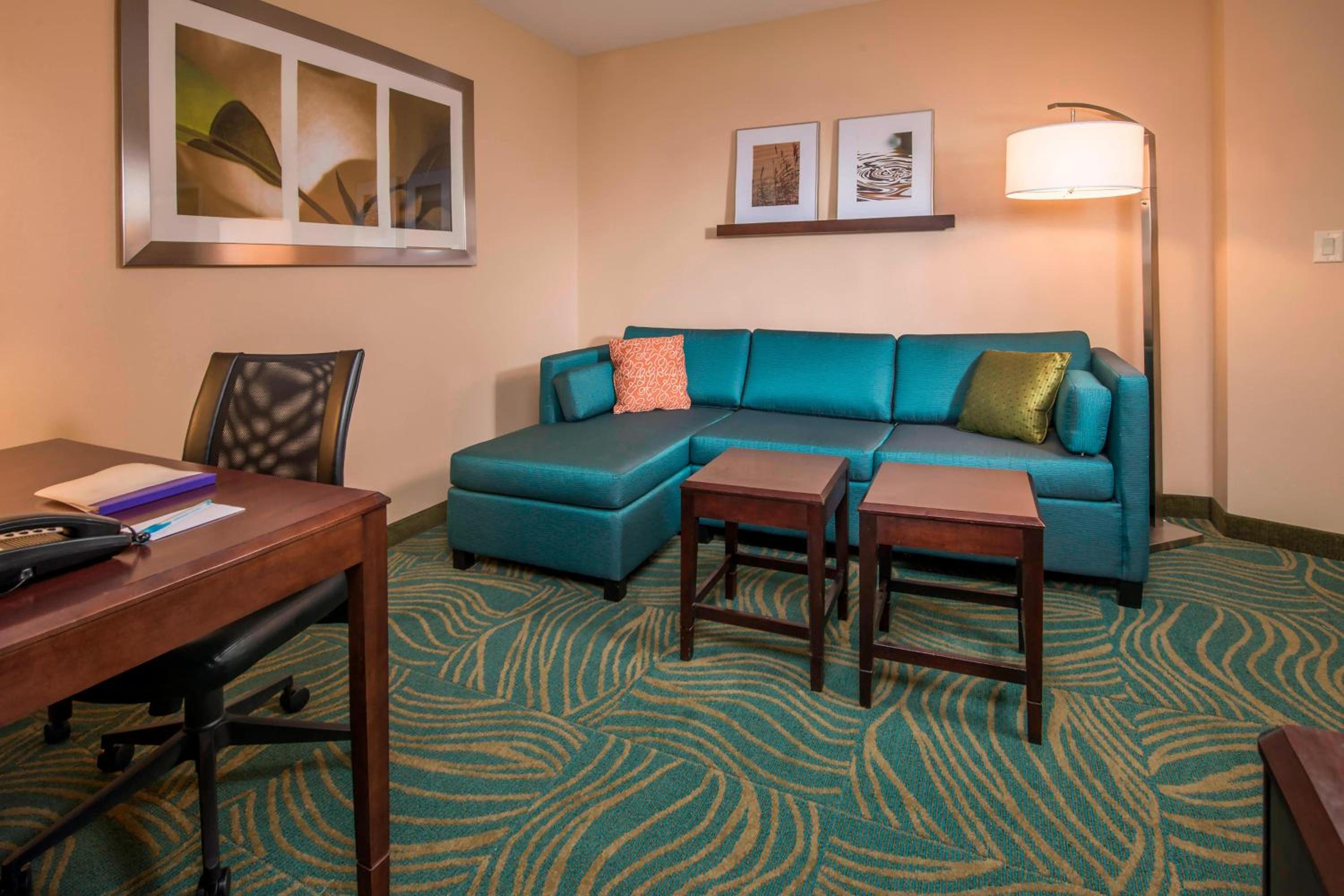 One-Bedroom King Suite - Photo 4
