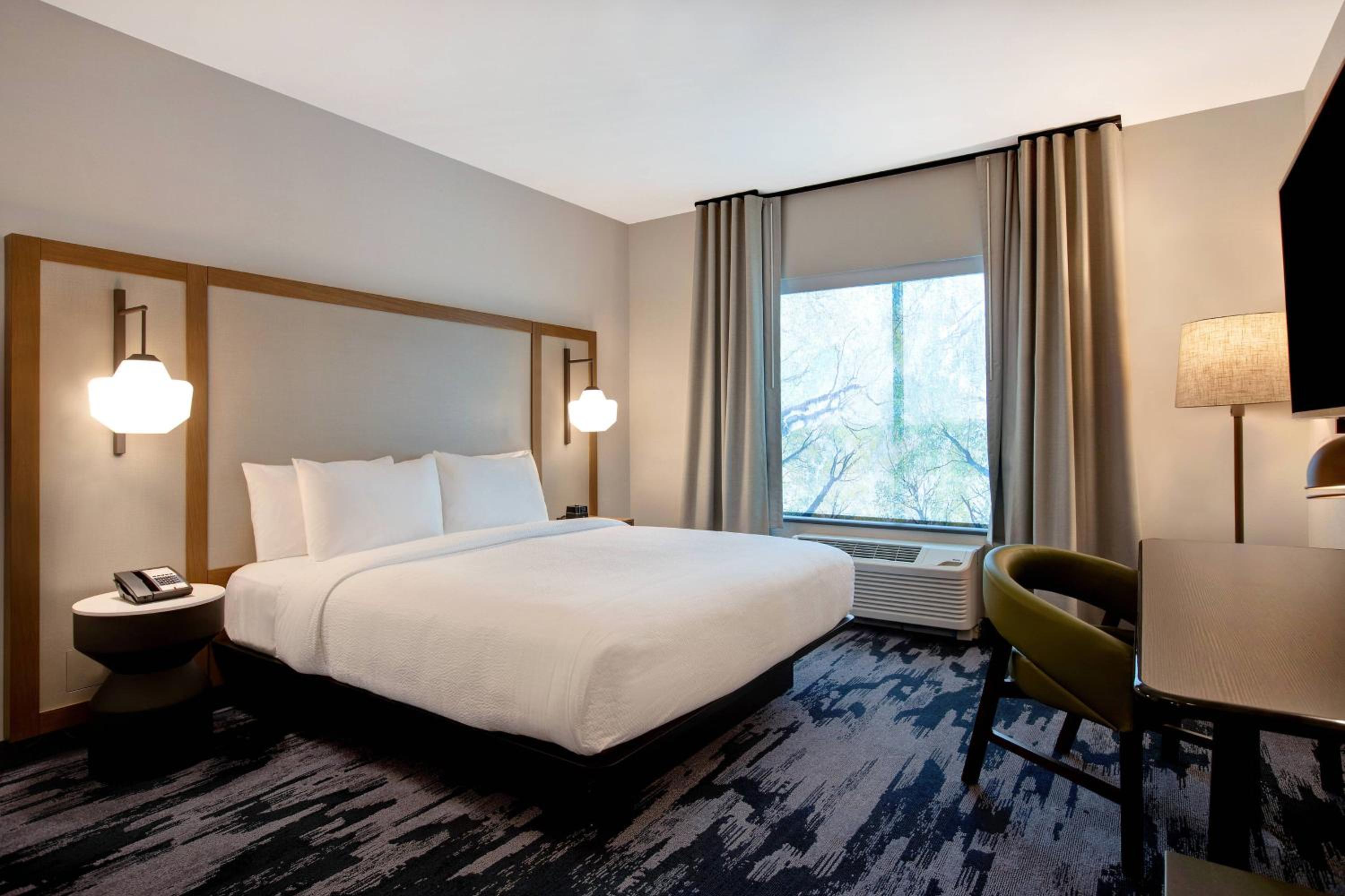 Guest Room, 1 King - Photo 3