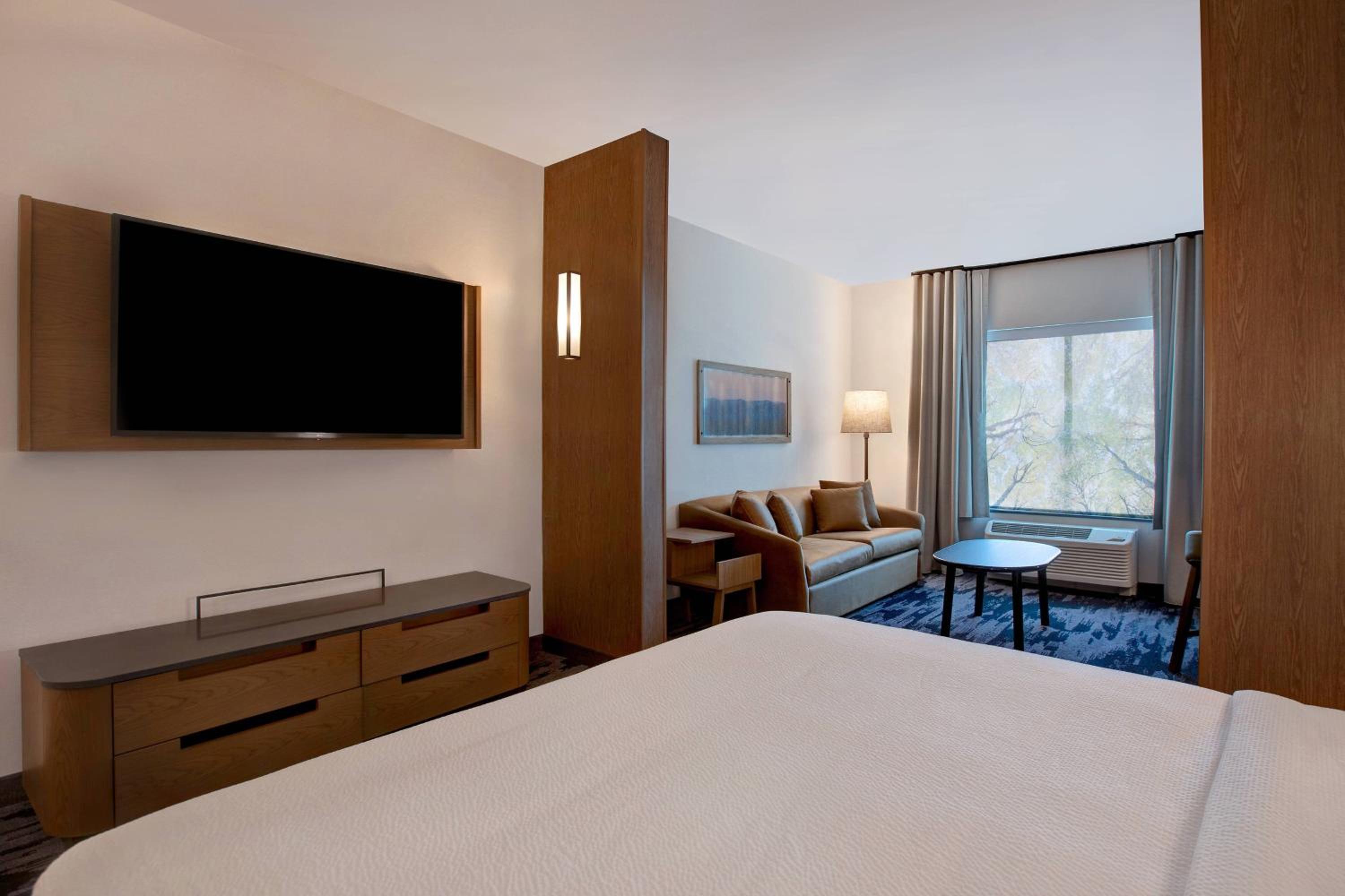 Suite, 1 King, Sofa bed - Photo 2