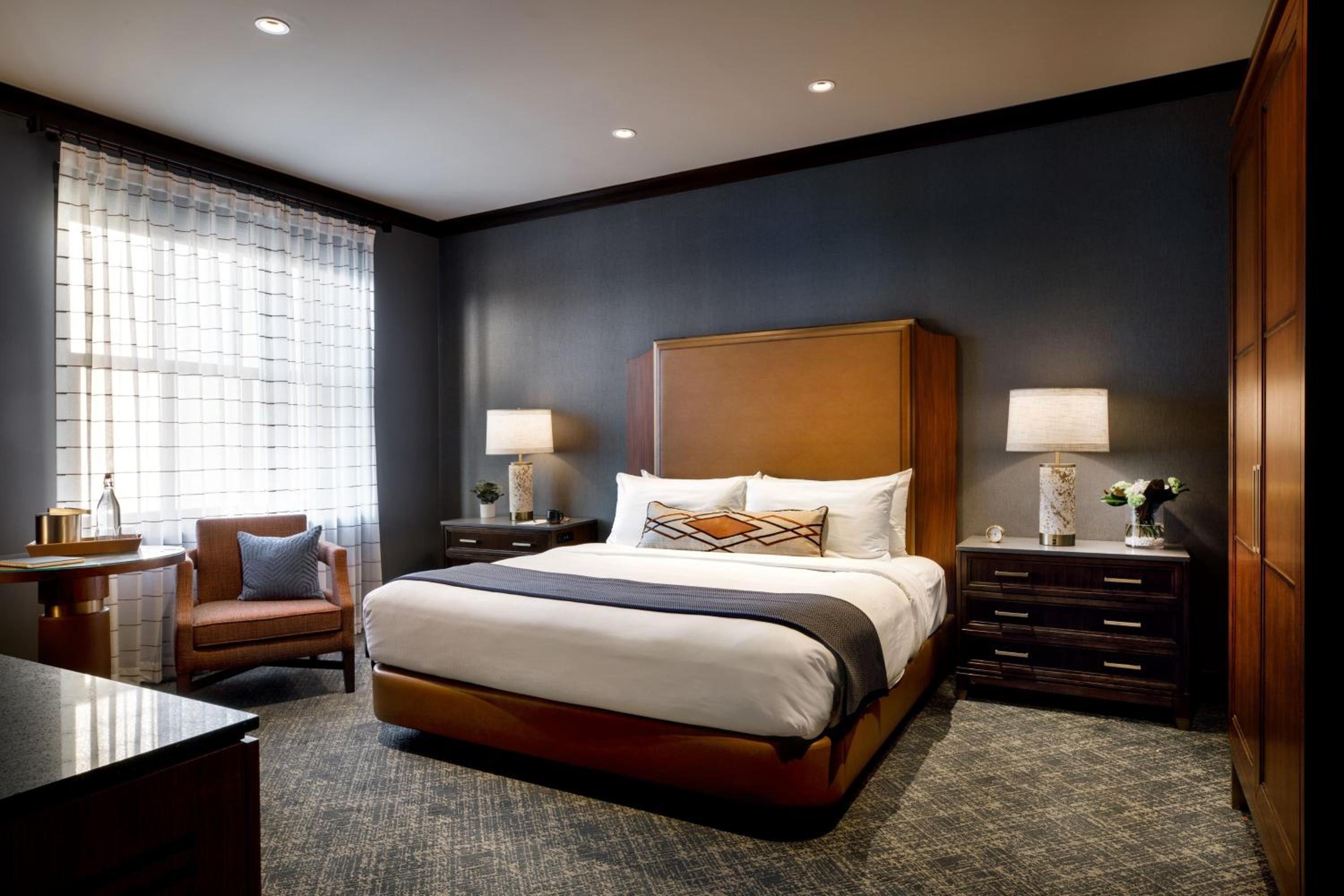 Deluxe King Room - Photo 1