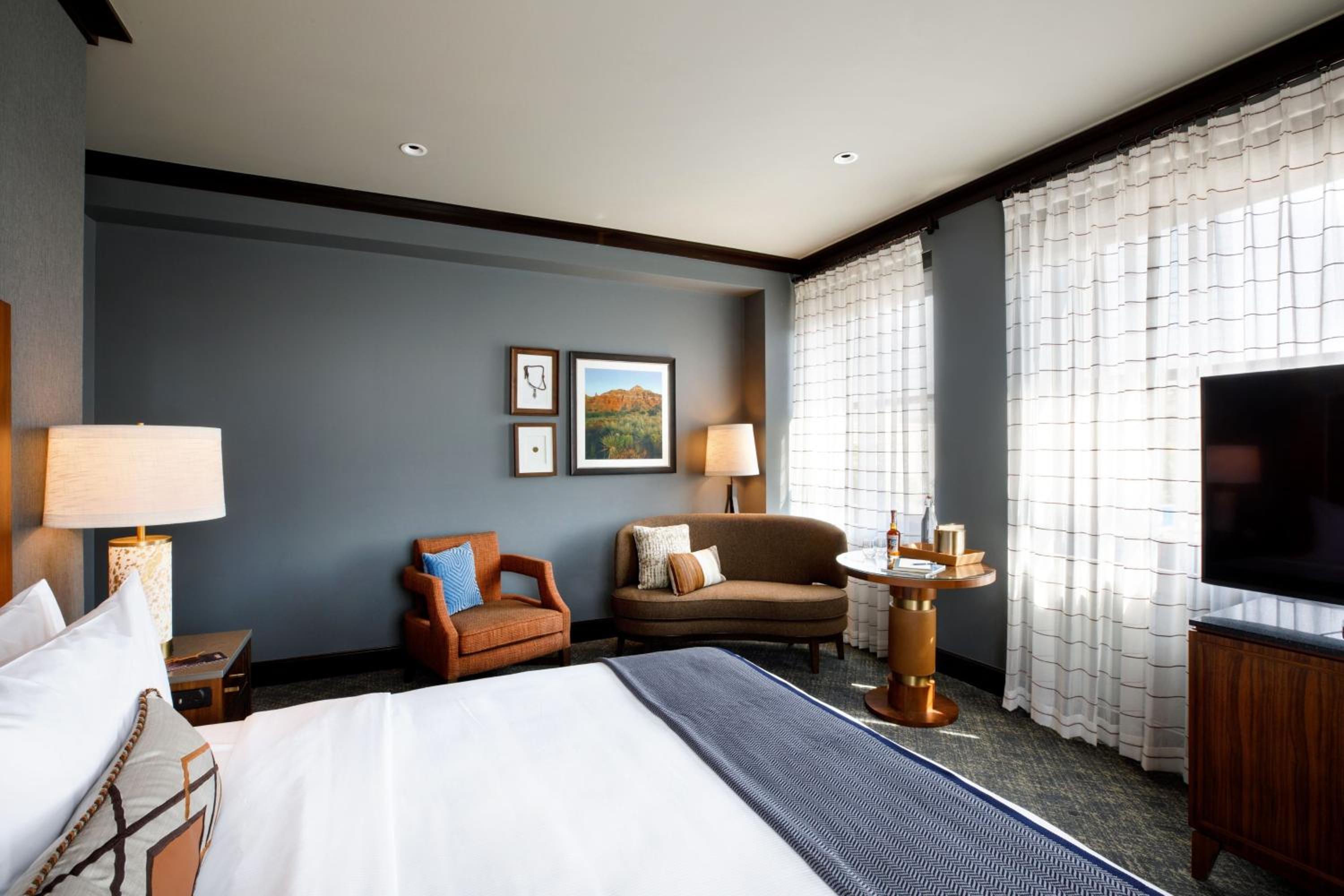 Corner King Room - Photo 2