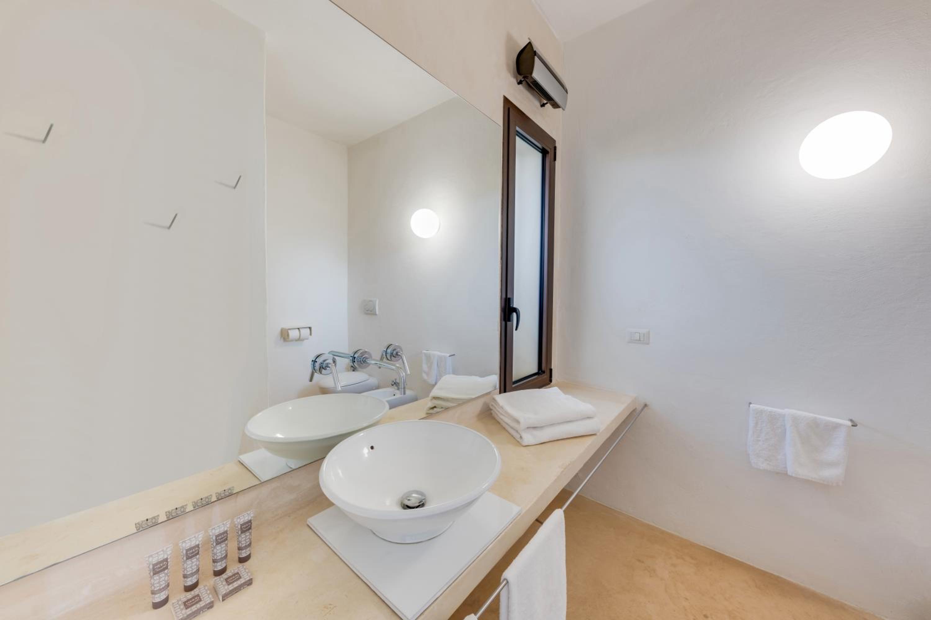 Double Room with Sea View - Photo 15