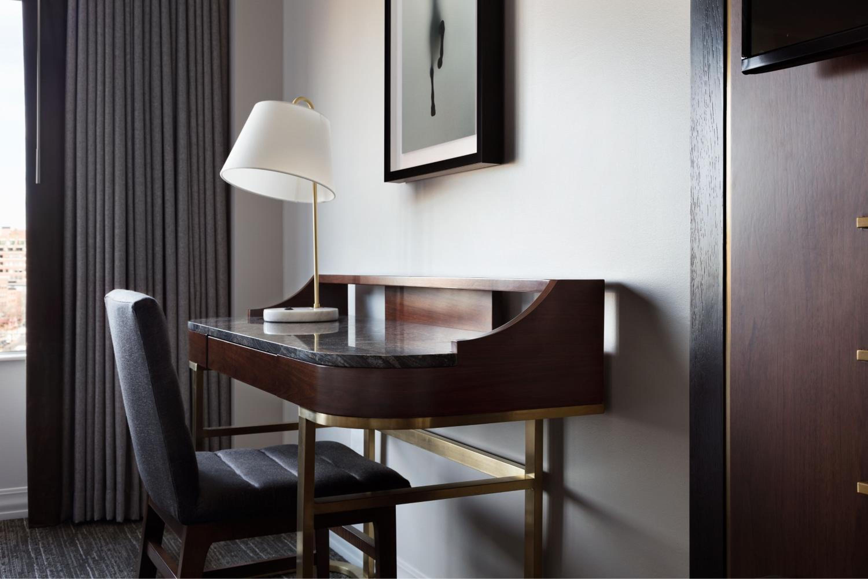 City View King Room - Photo 6
