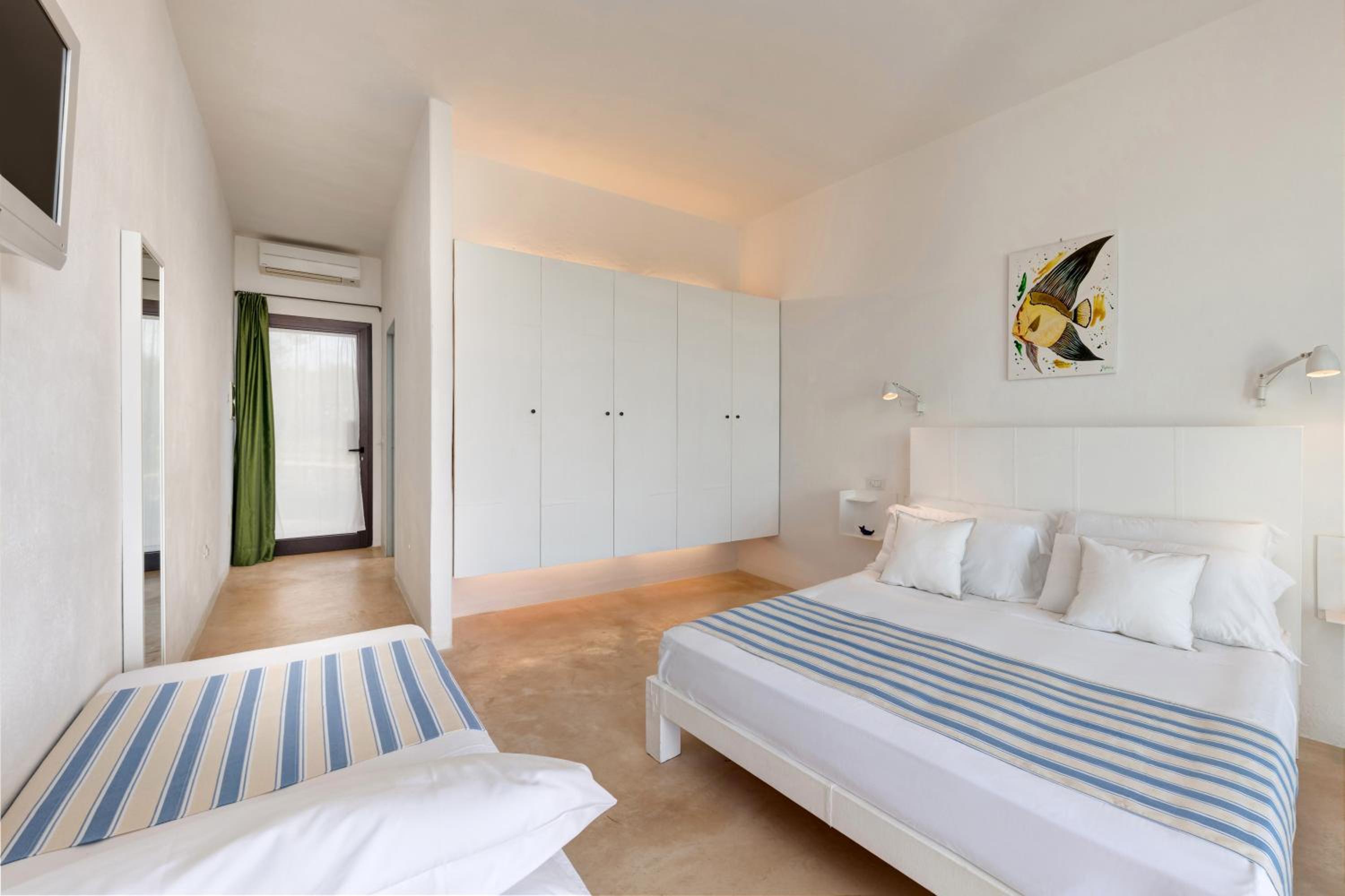 Triple Room with Sea View - Photo 13