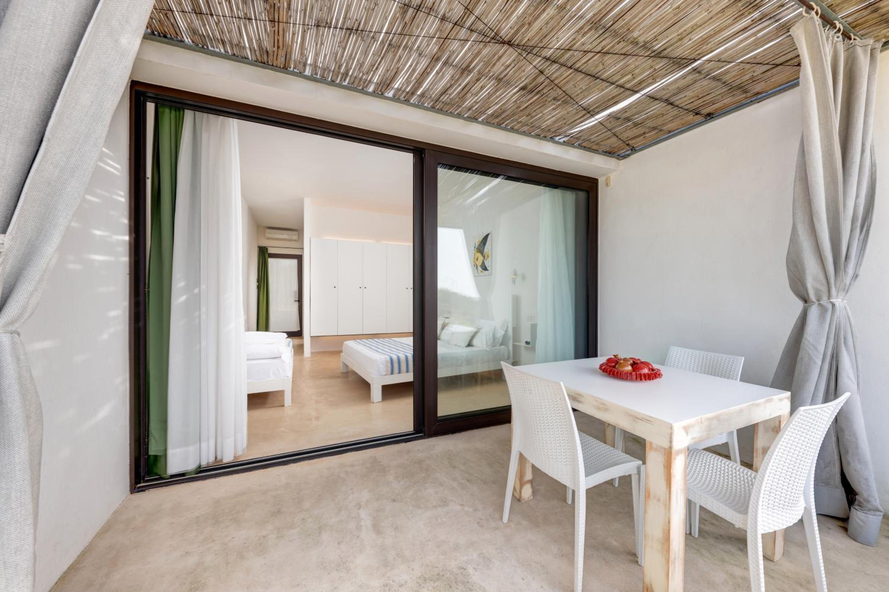 Triple Room with Sea View - Photo 12