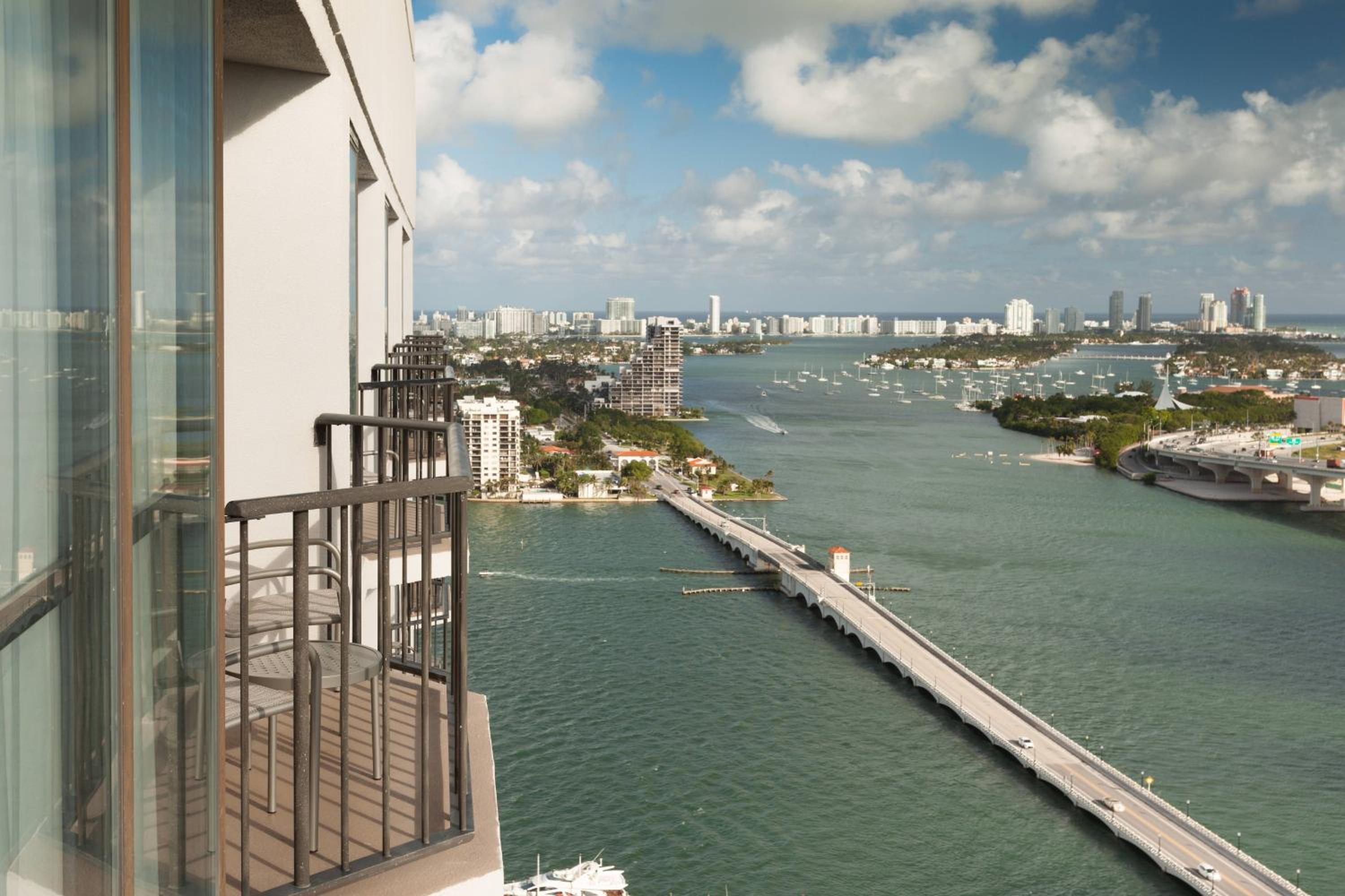 Queen Room with Two Queen Beds and Bay View and City View and Balcony thumbnail 5