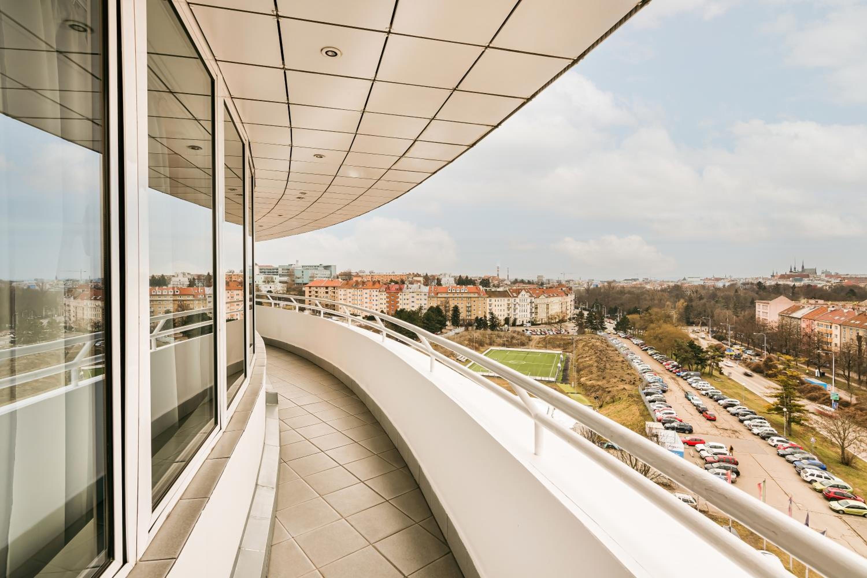 Suite with Balcony and Executive Lounge Access photo 3