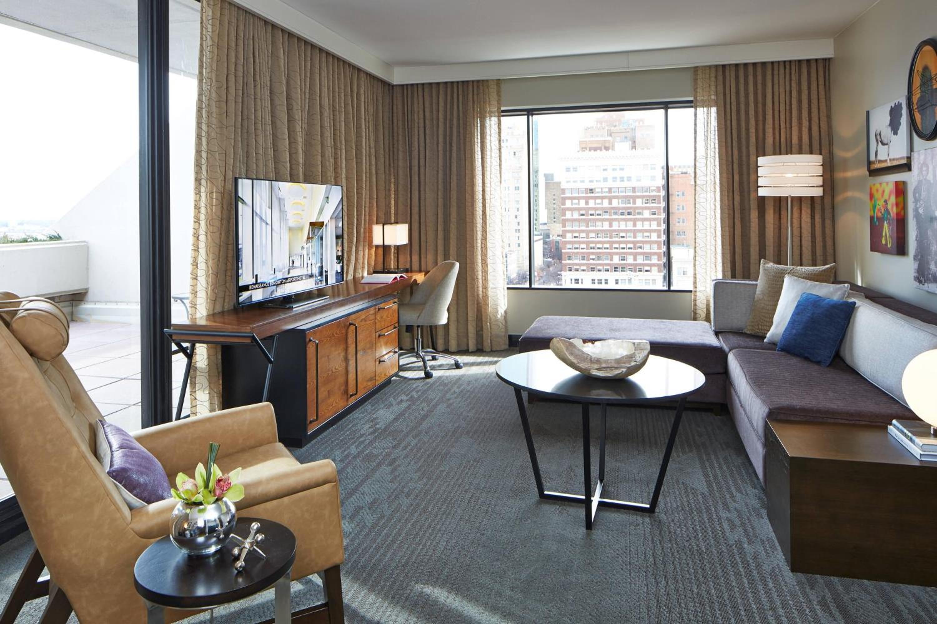 One-Bedroom King Suite with Terrace - Photo 3