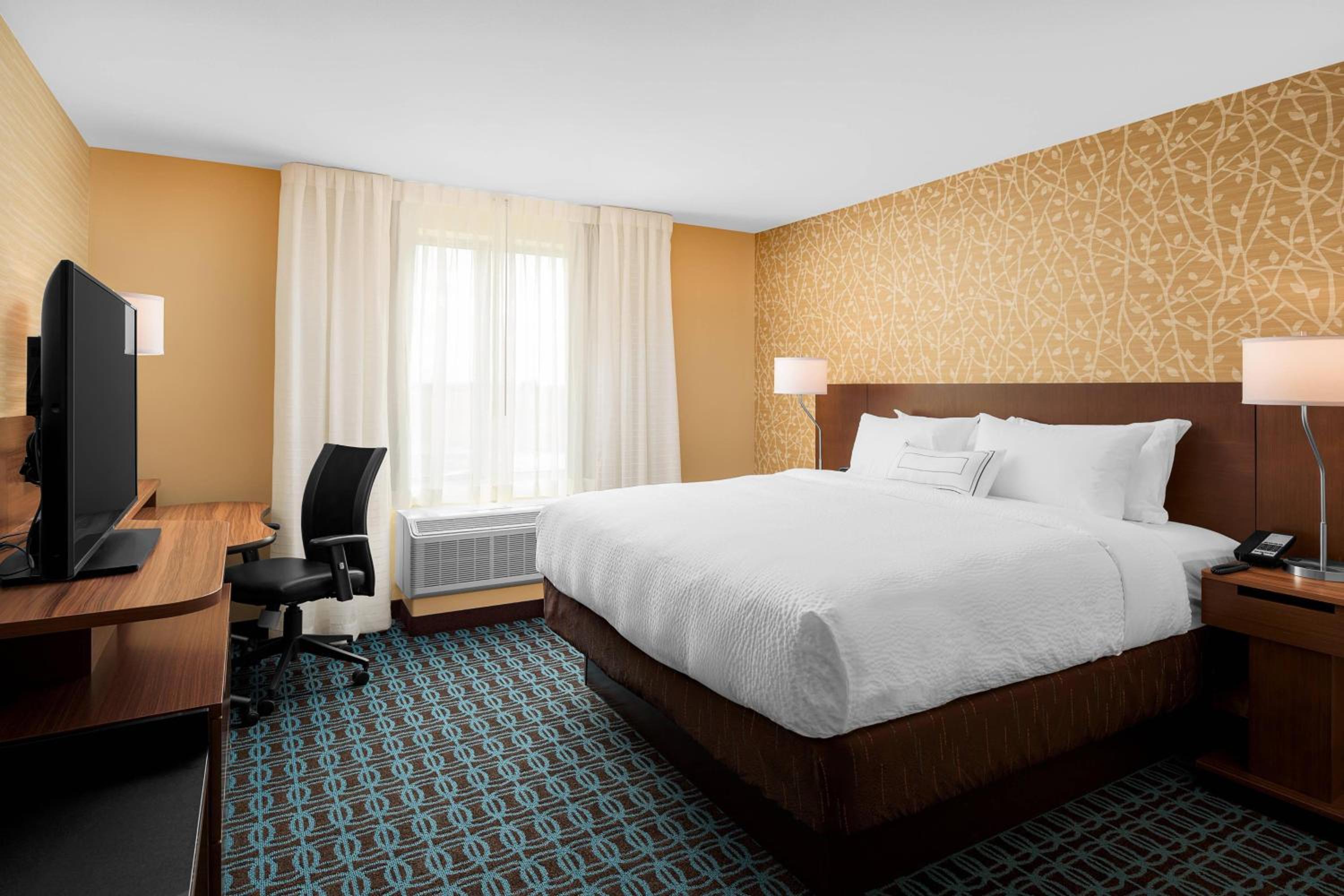 Guest Room, 1 King - Photo 1