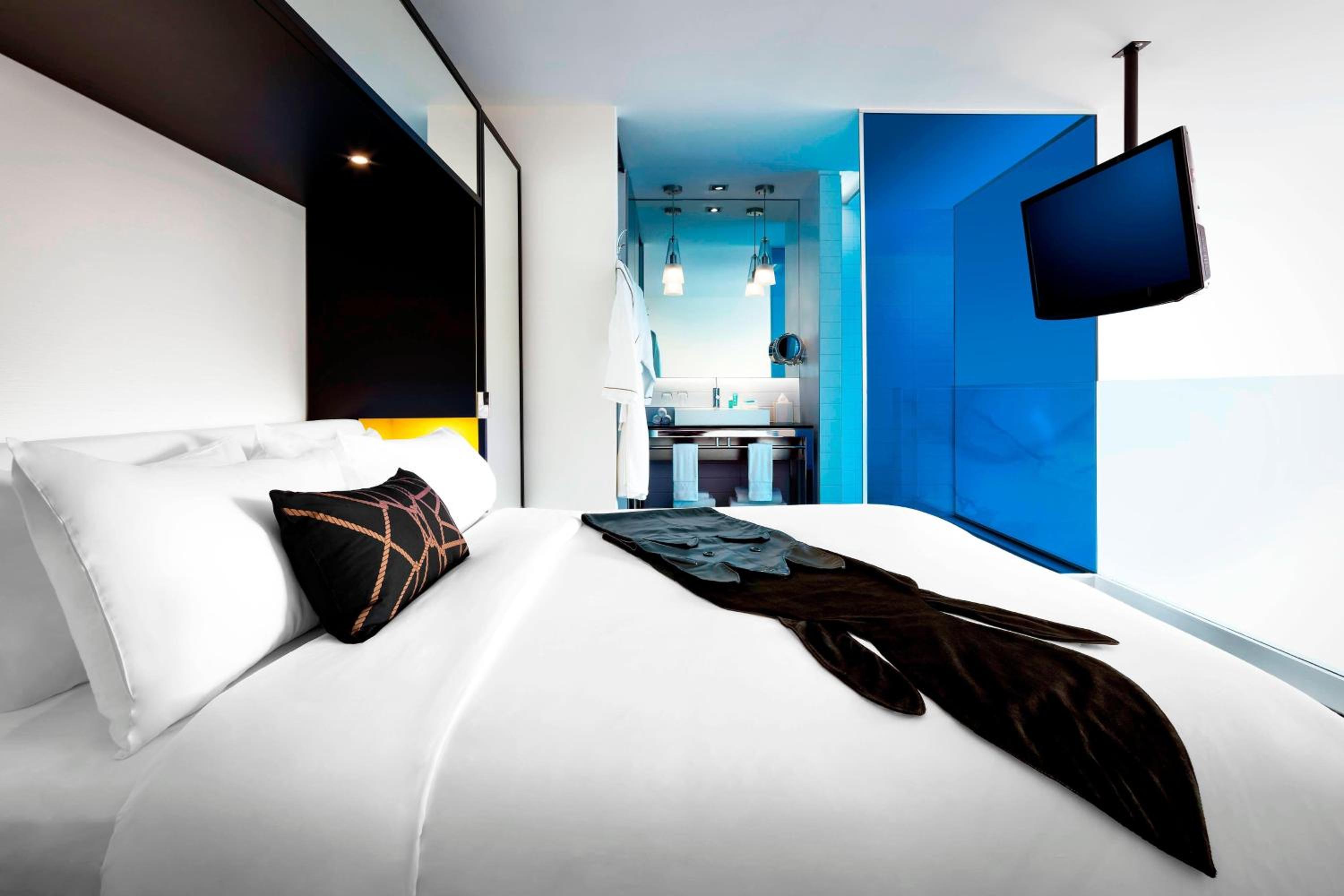 WOW, Suite, 1 King, Park view, Balcony - Photo 2