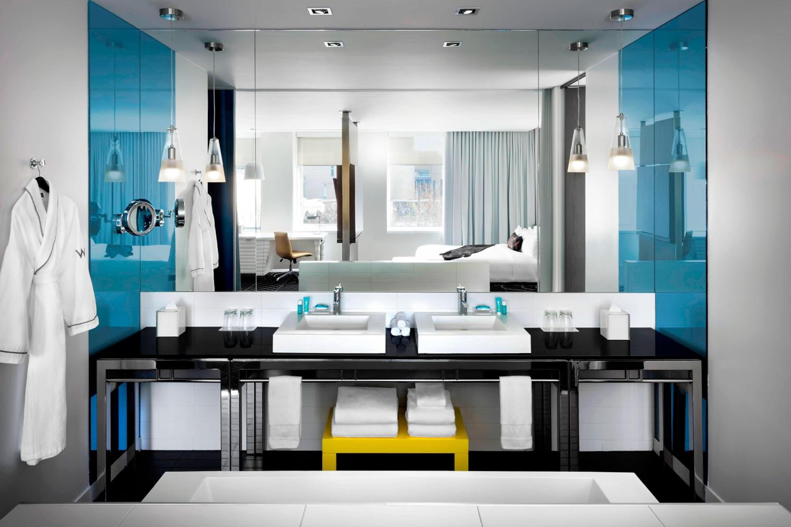 Fantastic, Suite, 1 King - Photo 2