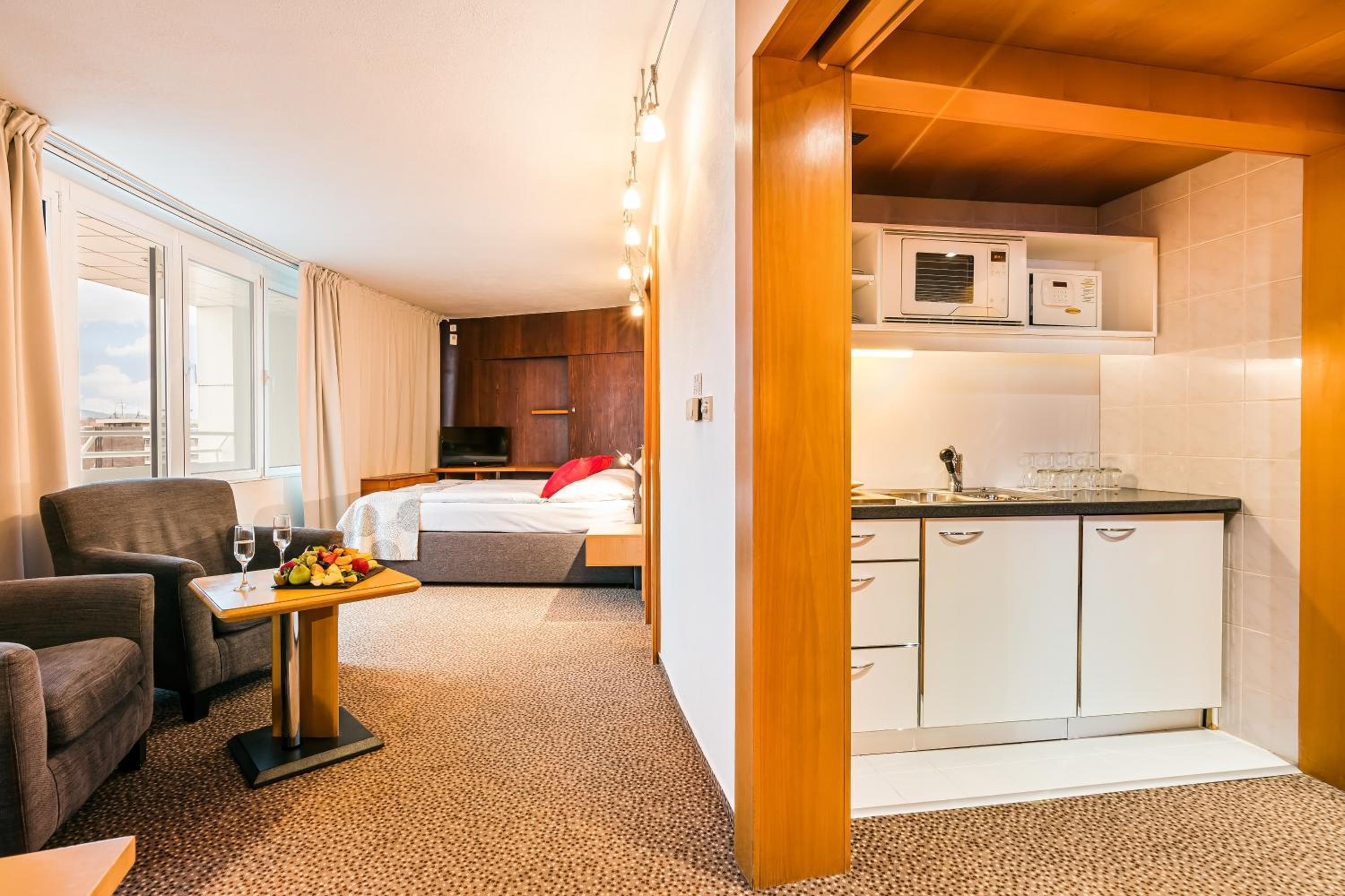 Suite with Balcony and Executive Lounge Access photo 1