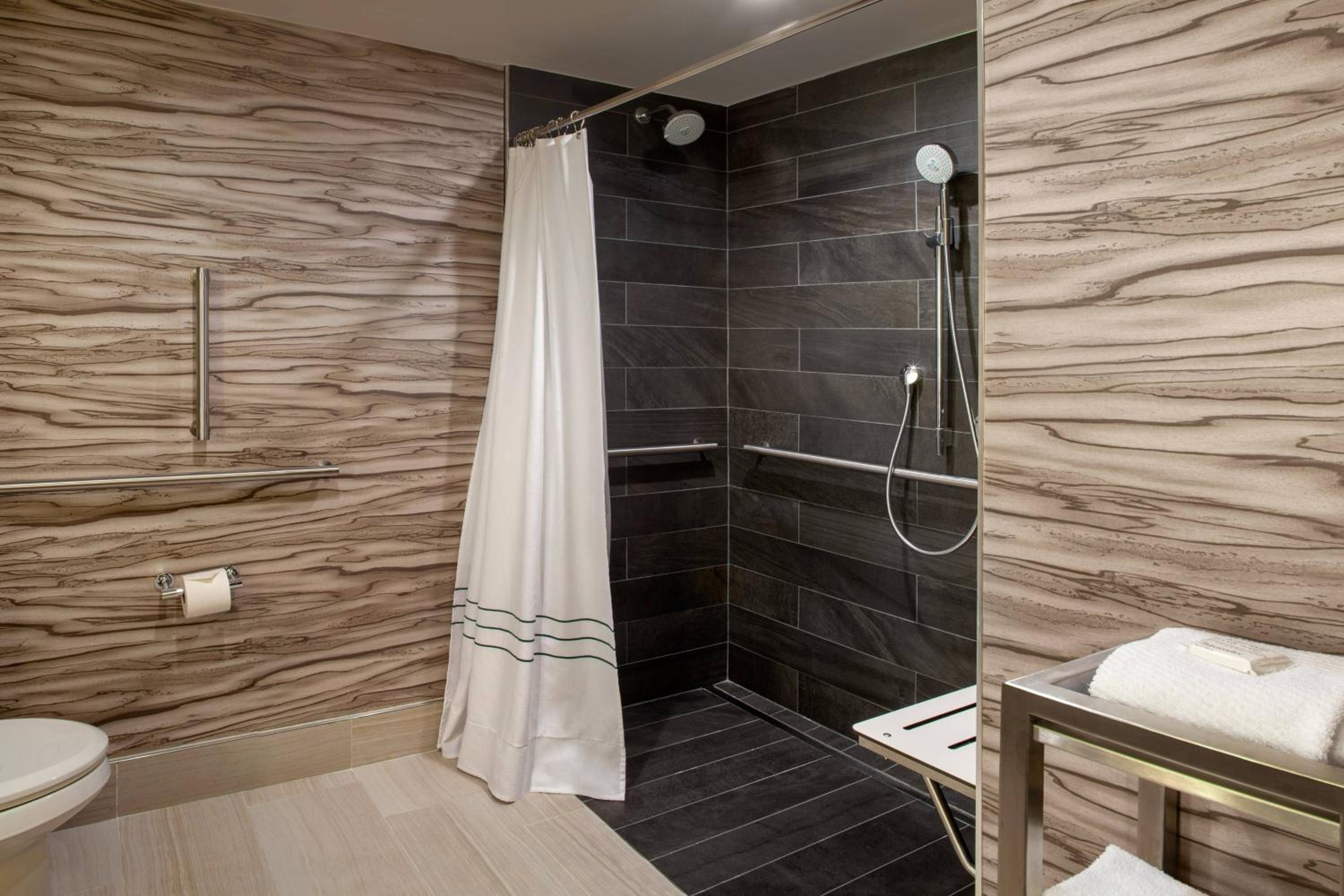 Guest Room with King Bed - Photo 7