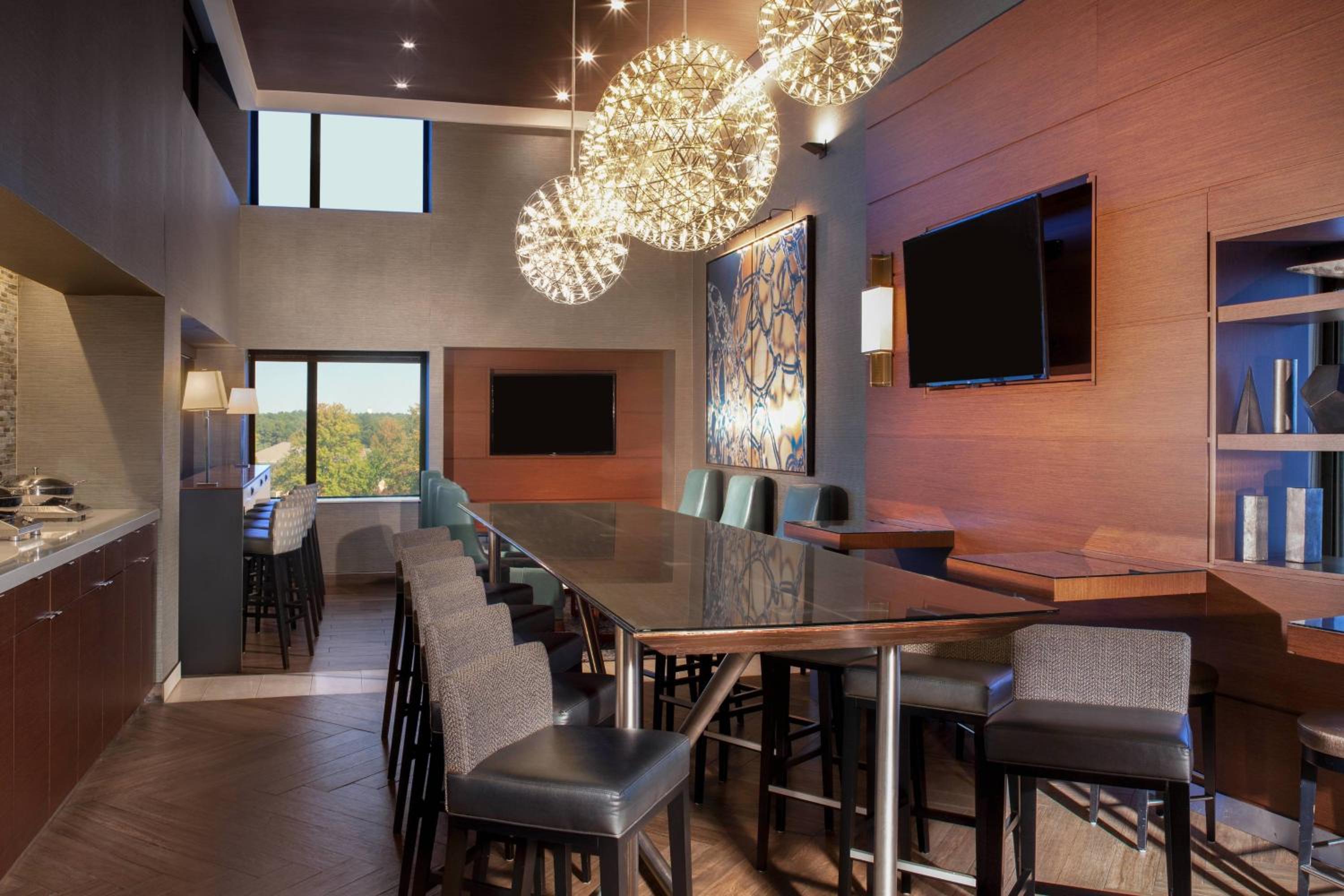 King Room with Concierge Lounge Access - Photo 6
