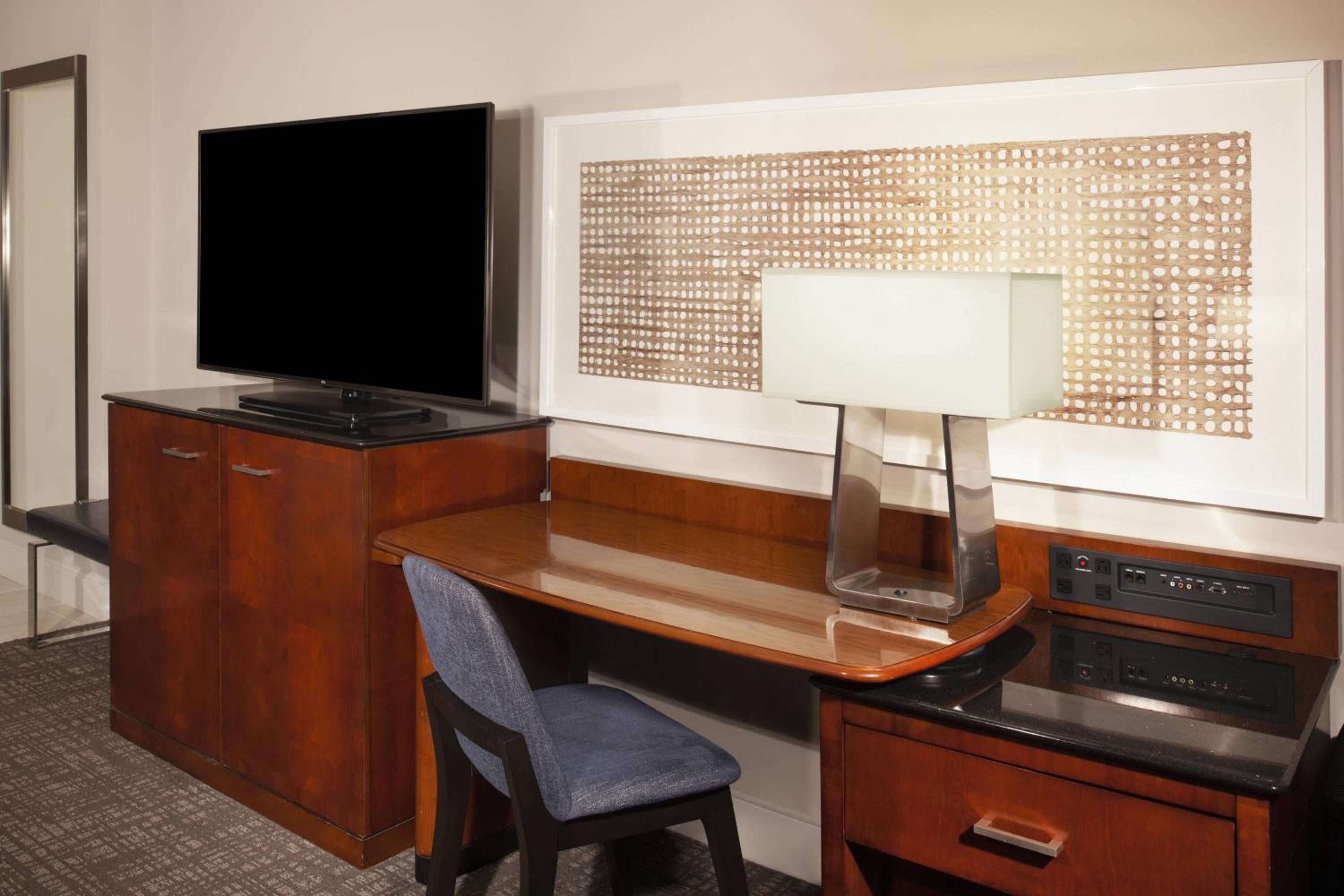 Guest Room with King Bed - Photo 6