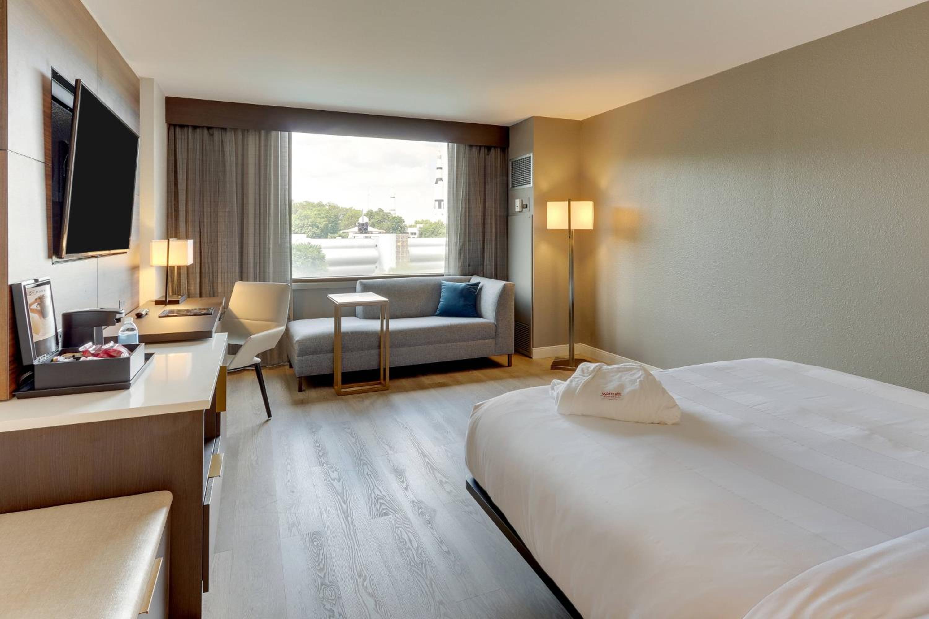 King Room with Rocket View - Photo 1
