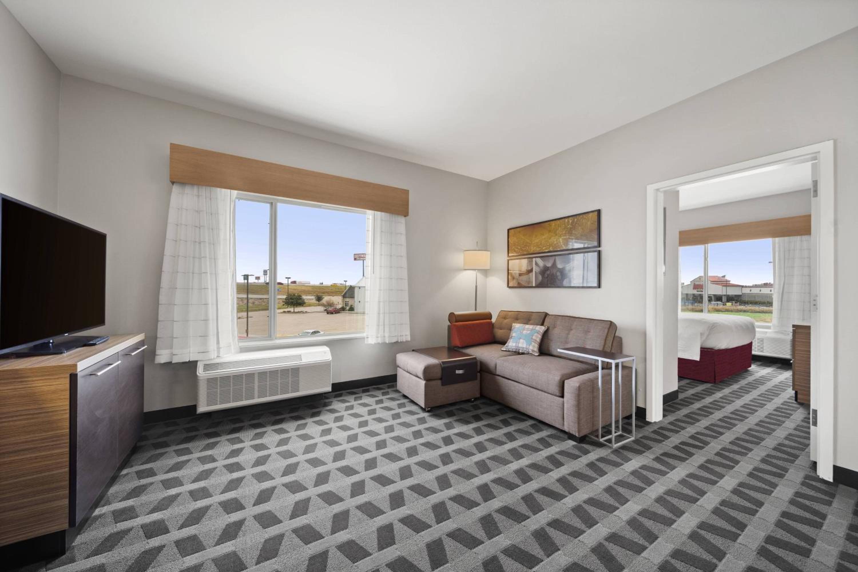 1 Bedroom Suite, 1 Queen, Sofa bed - Photo 1