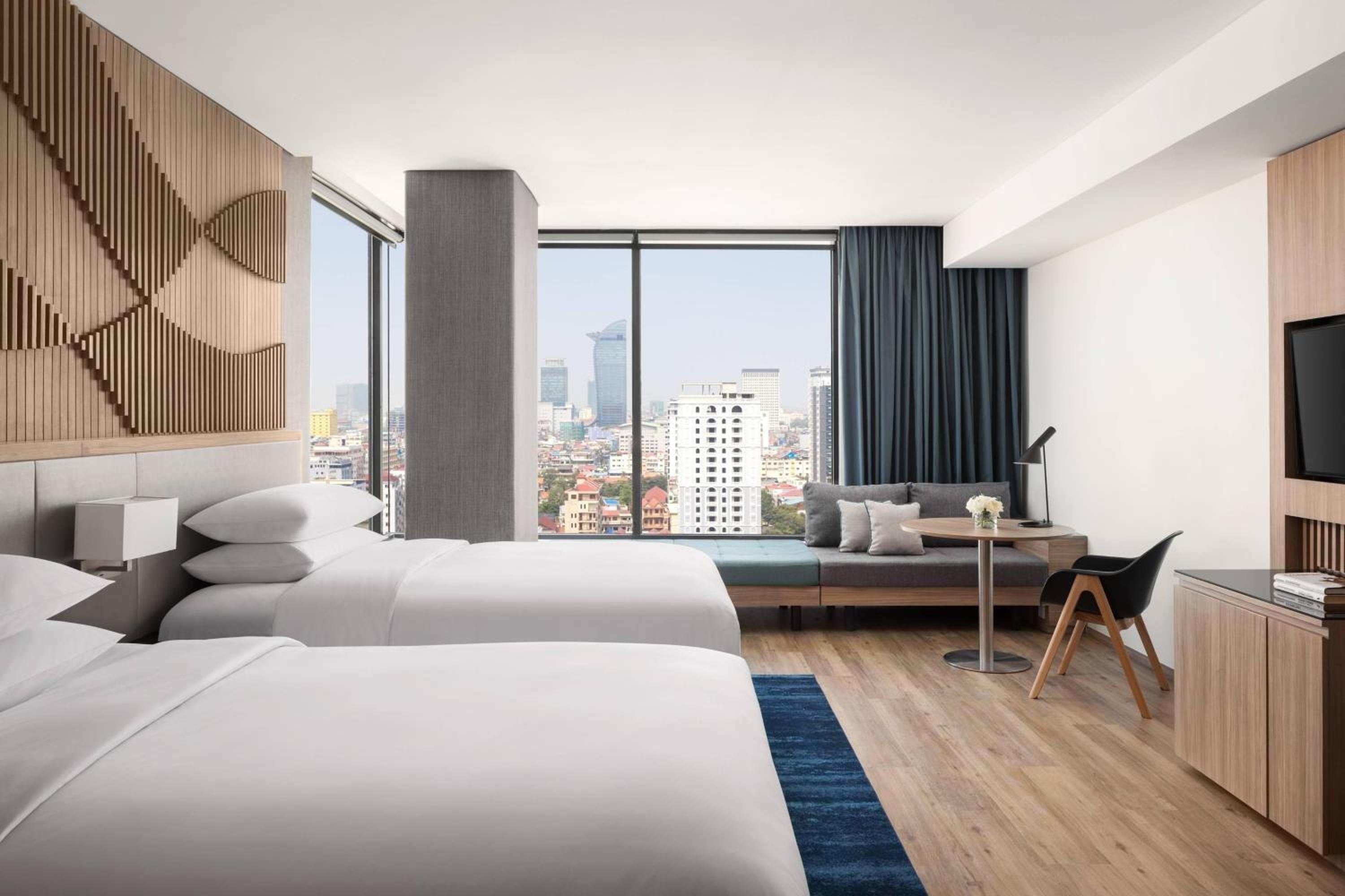 Grand Executive Deluxe Twin Room with Sofa Bed - Photo 1