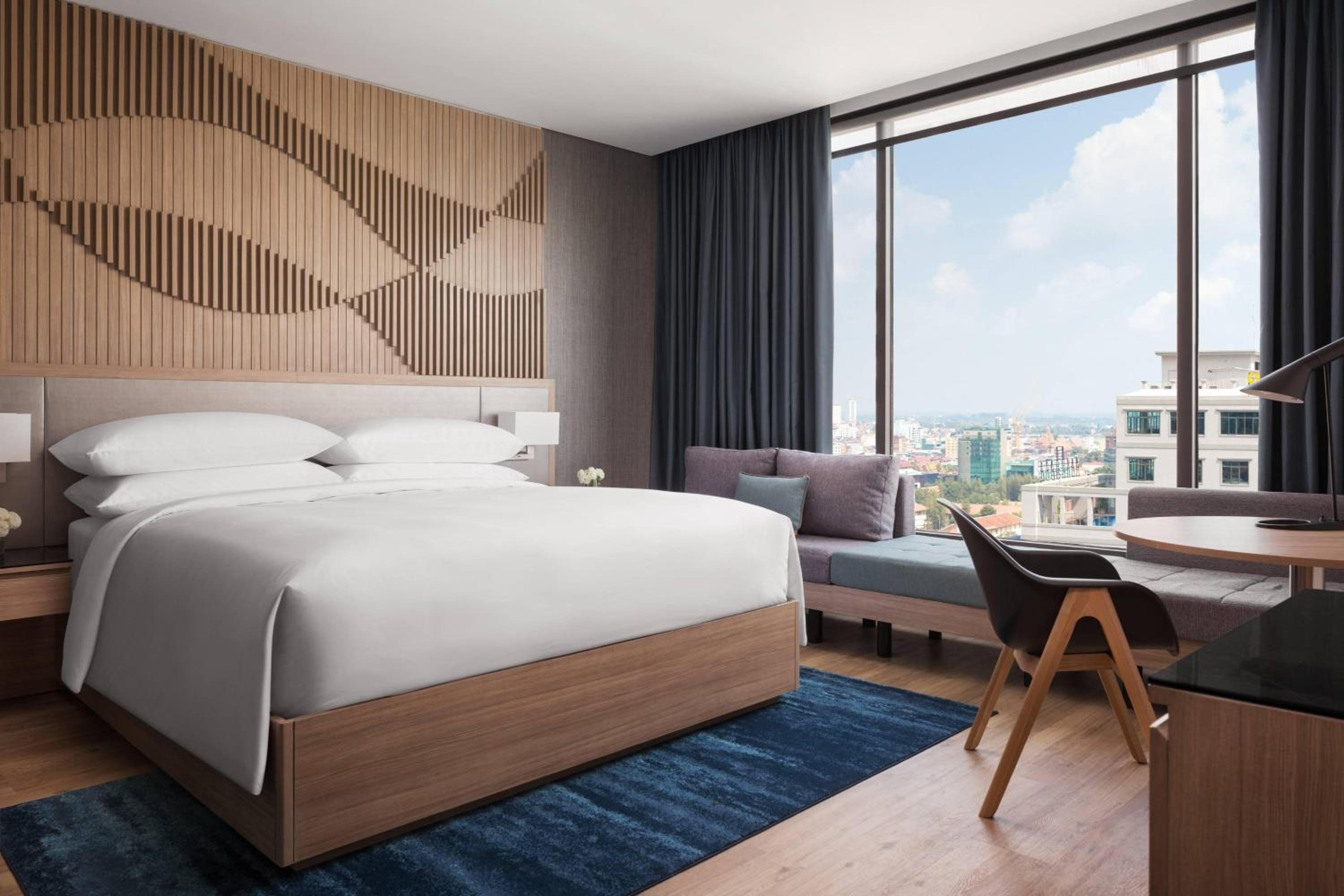 Deluxe King Room with Sofa Bed - Photo 4