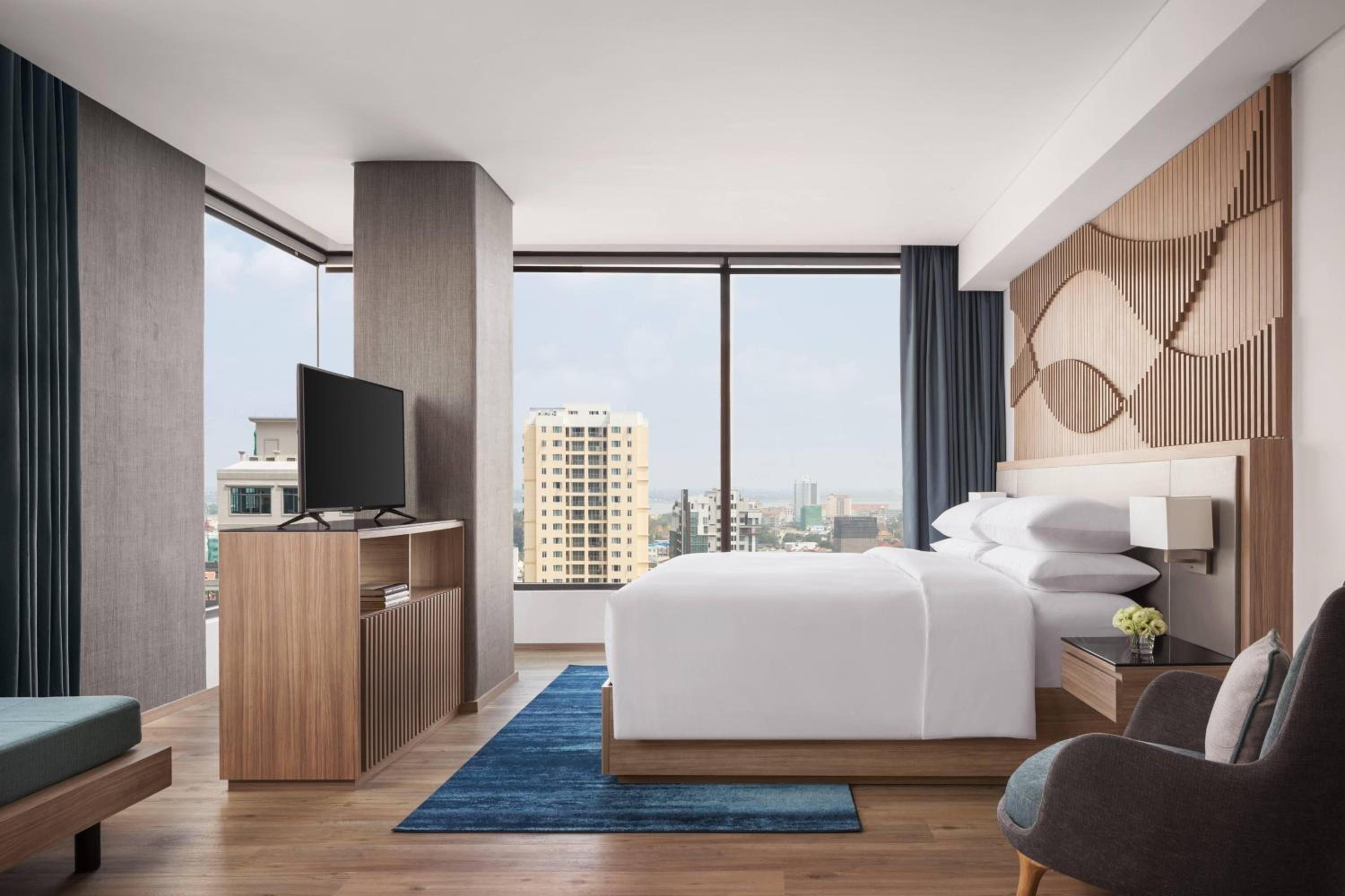 Premium Corner King Room with Sofa Bed - Photo 4