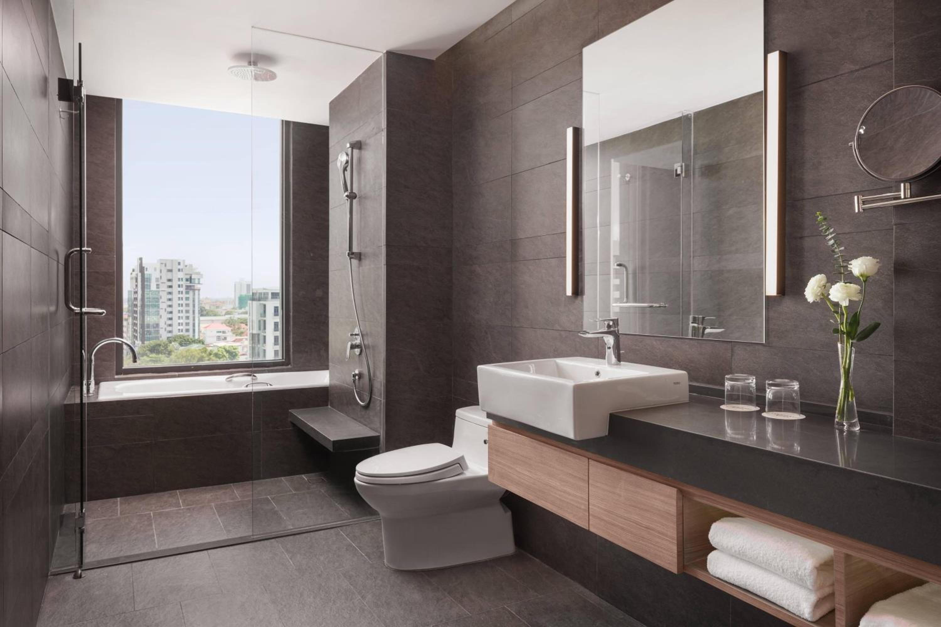 Premium Corner King Room with Sofa Bed - Photo 6