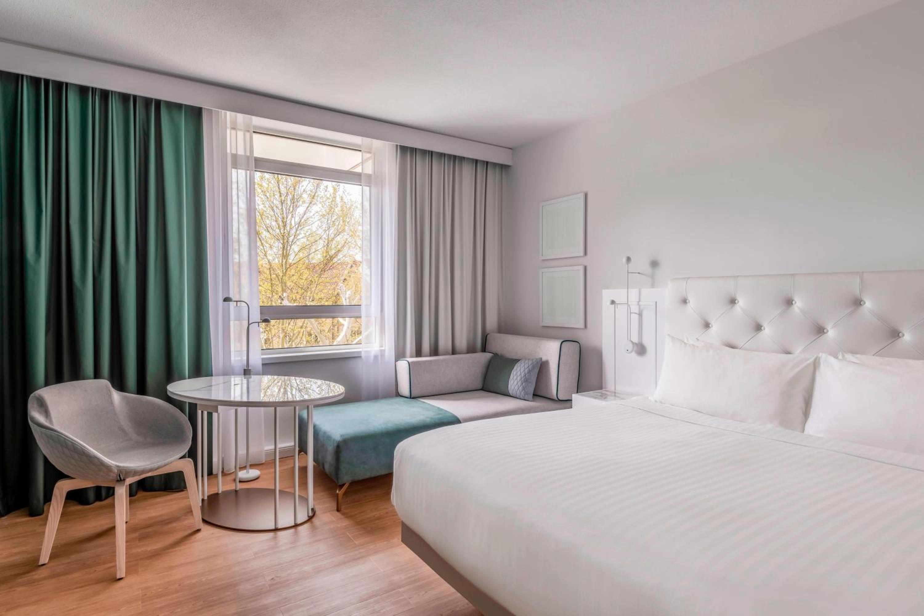 Deluxe Room King - Photo 1