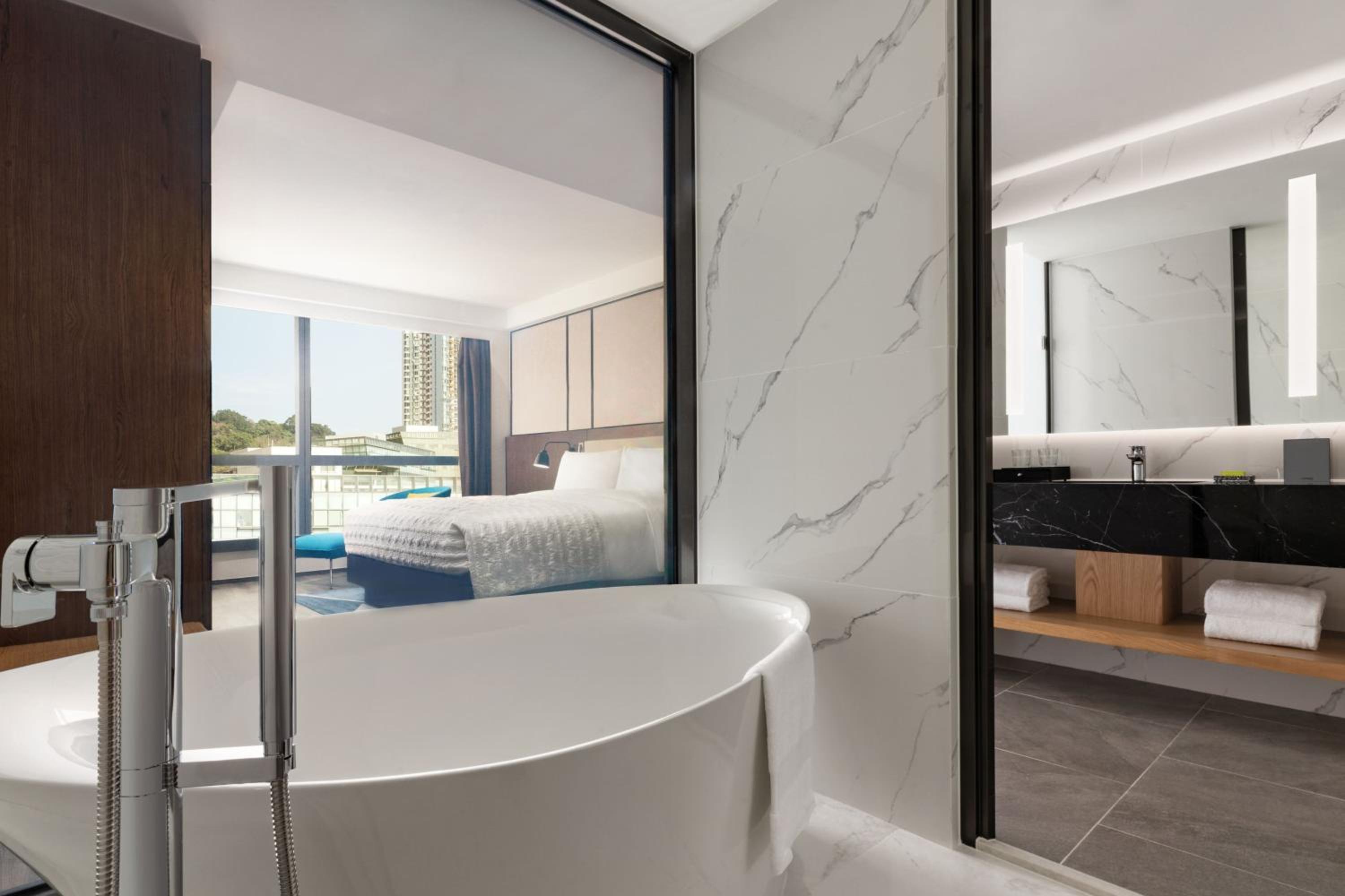 Suite, 1 King, Oceanfront Suite, 1 King, Oceanfront
