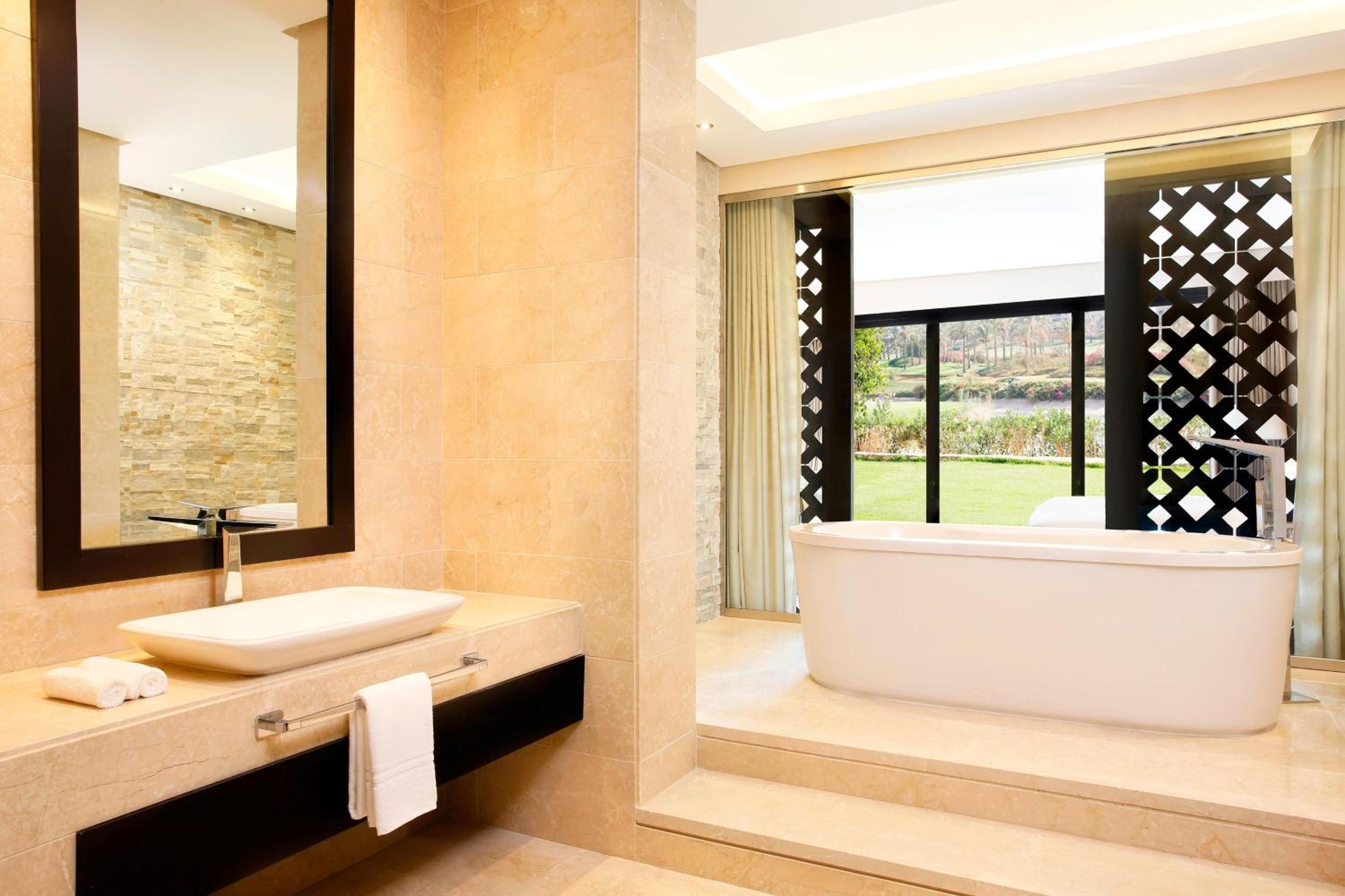 Presidential Suite, Presidential Suite, 1 King, Sofa bed thumbnail 6