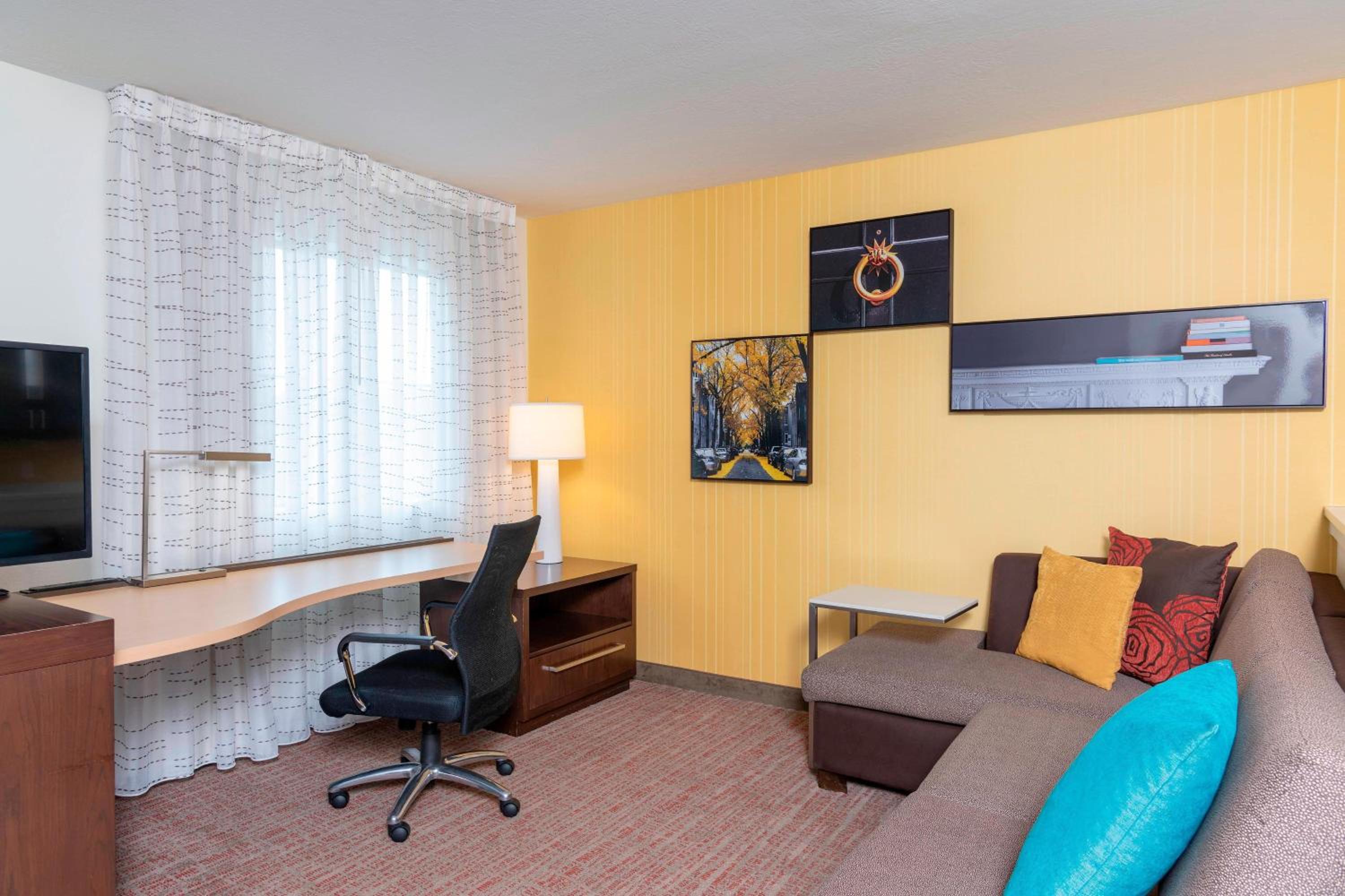 King Studio with Sofa Bed - Non-Smoking