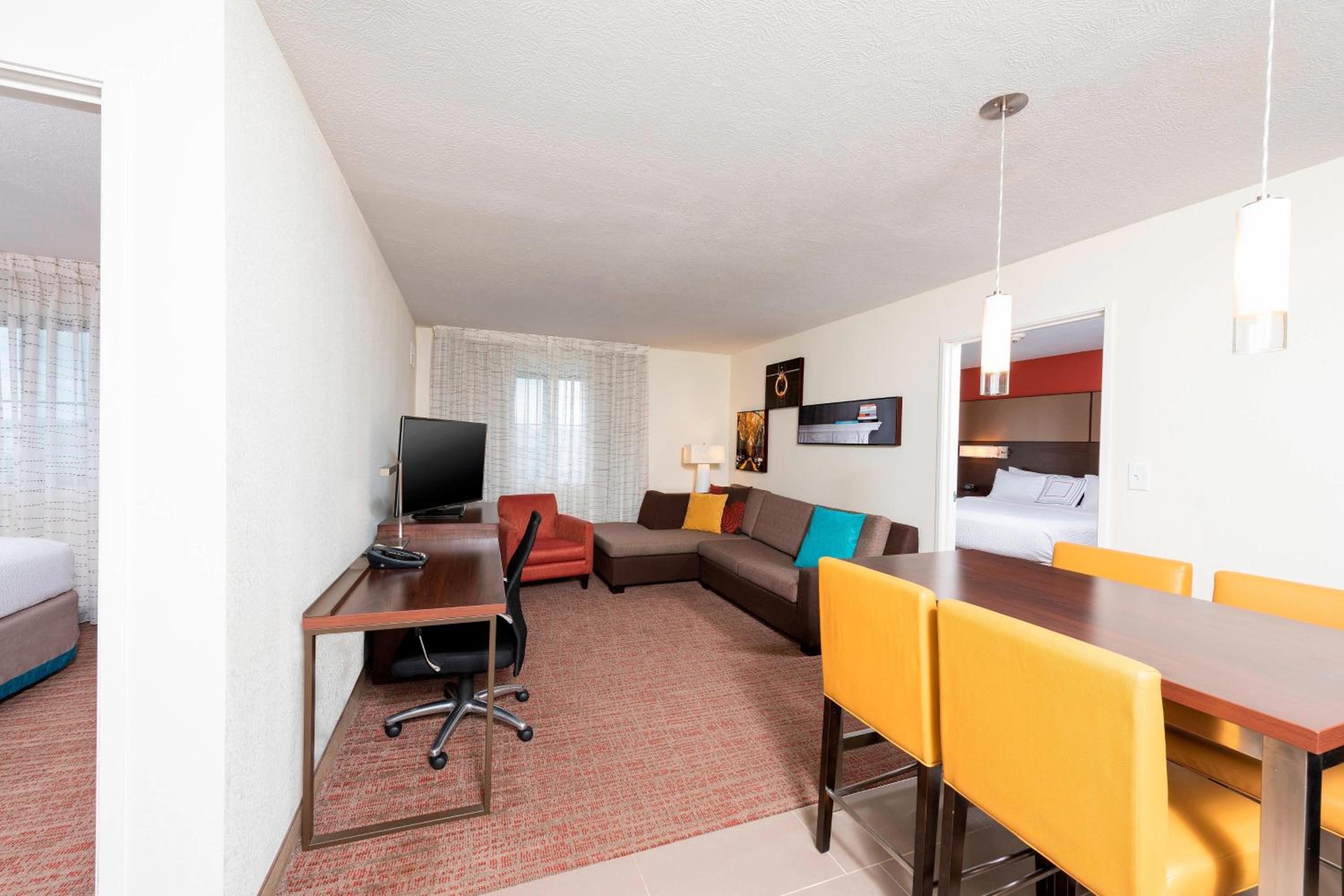 Two-Bedroom Suite - Non-Smoking photo 2