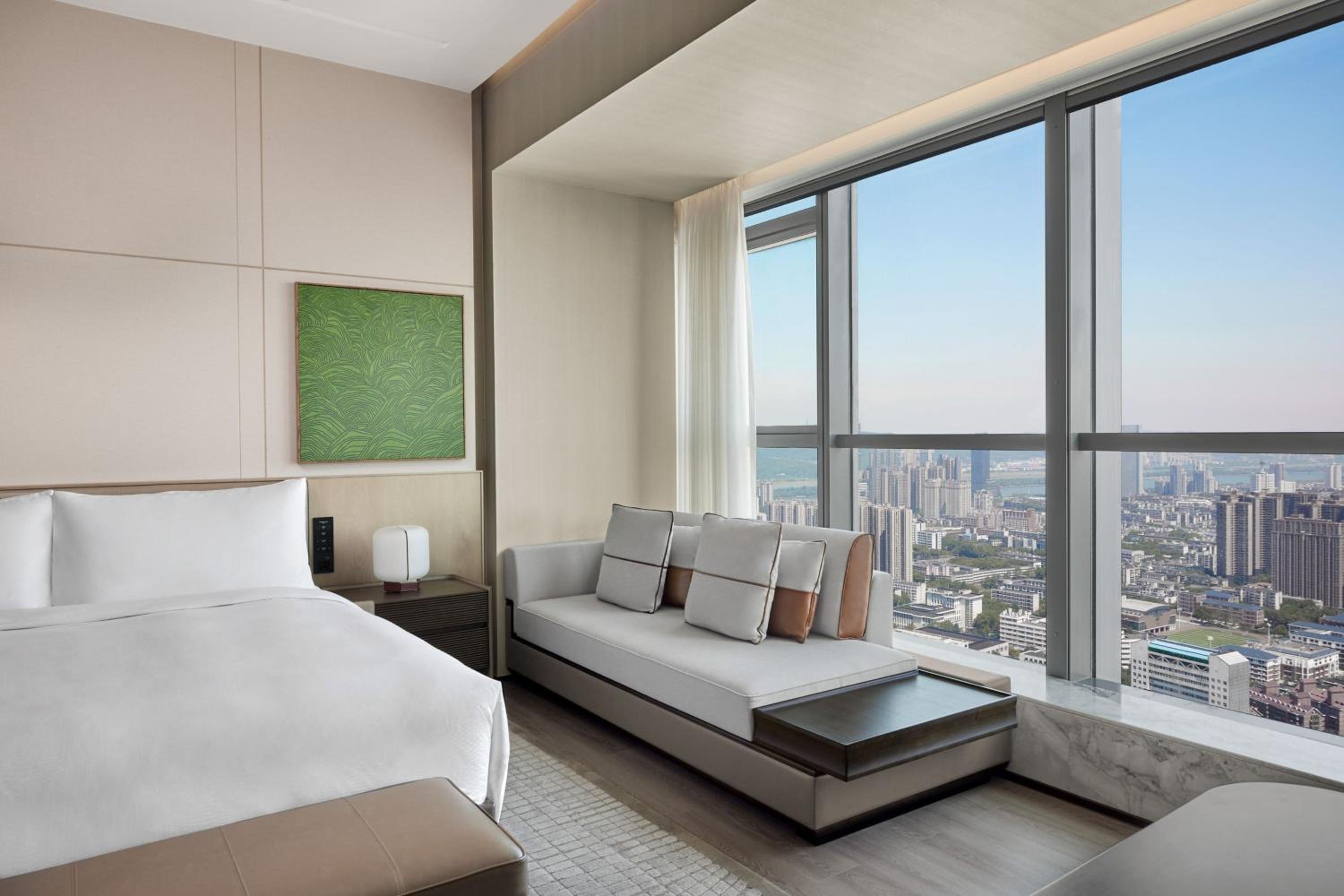 Deluxe, Guest room, 1 King, City view - Photo 5