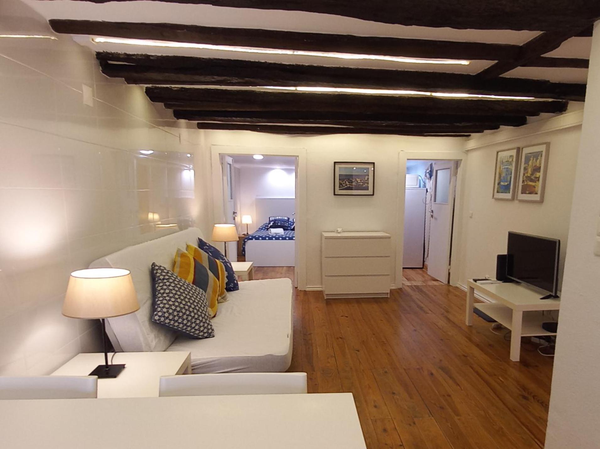 One-Bedroom Apartment - Photo 12