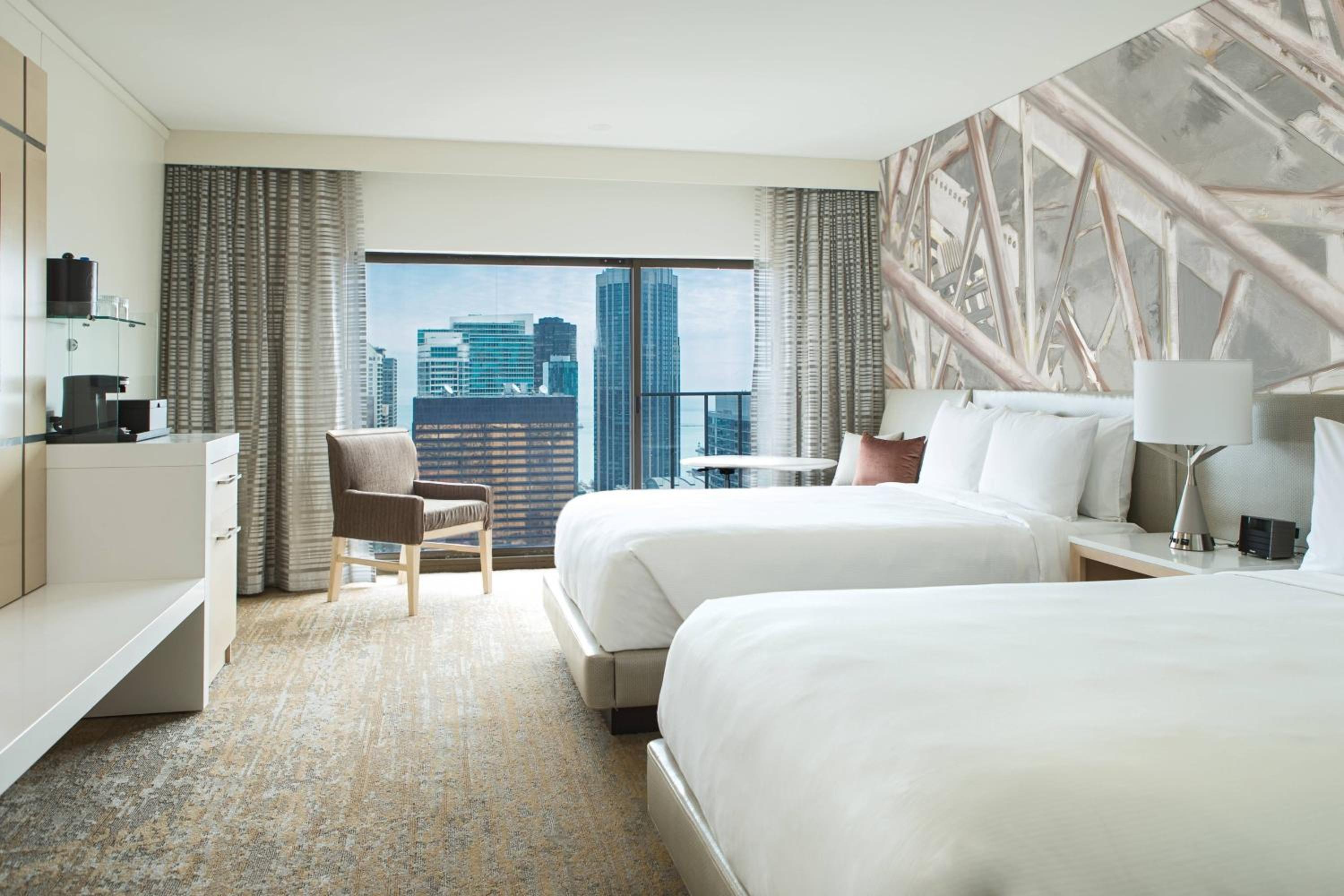 Guest room, 2 Double, City view, High floor - Photo 3