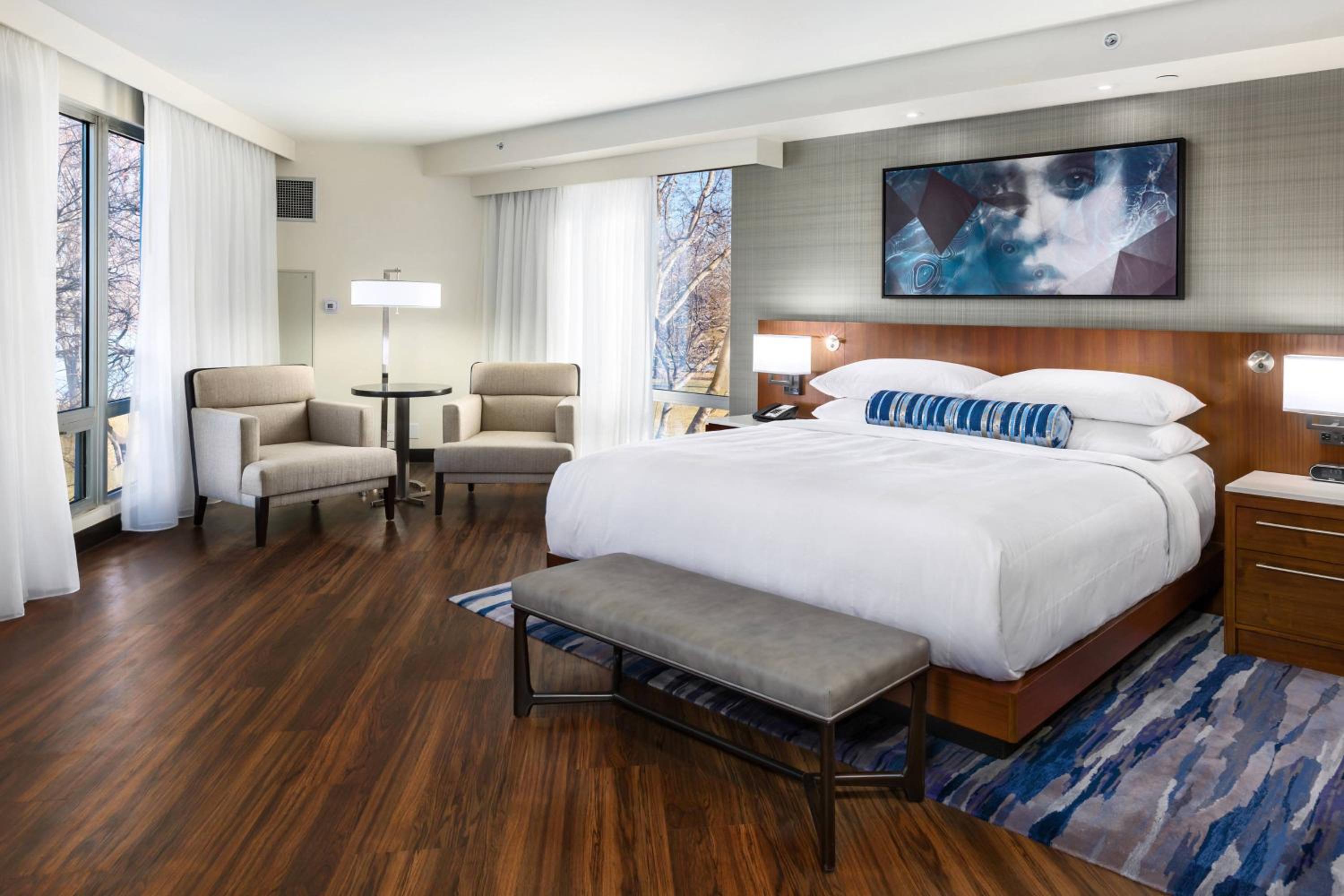 Suite, 1 King, River view - Photo 3