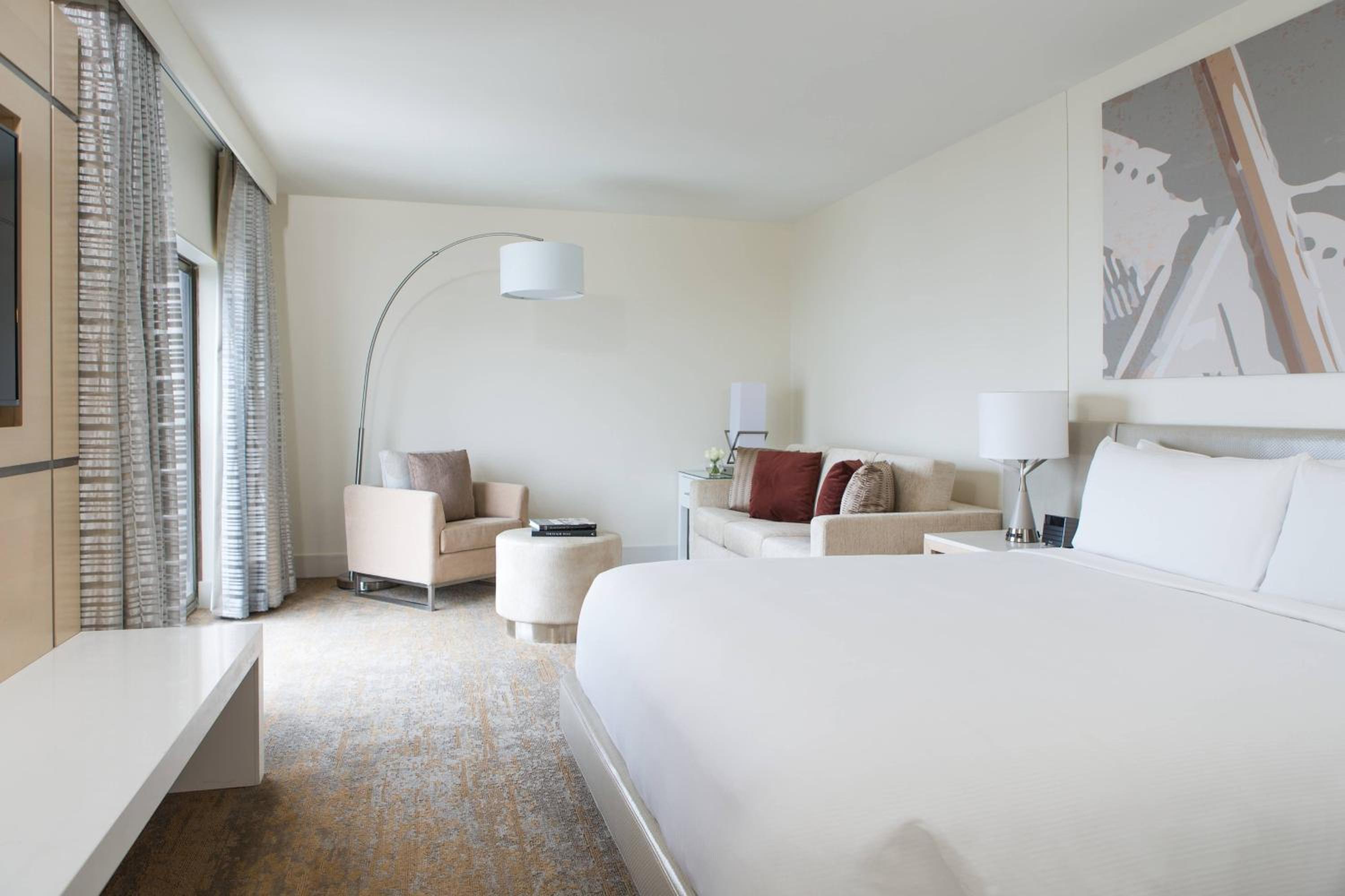 Studio Suite, 1 King, Sofa bed - Photo 1