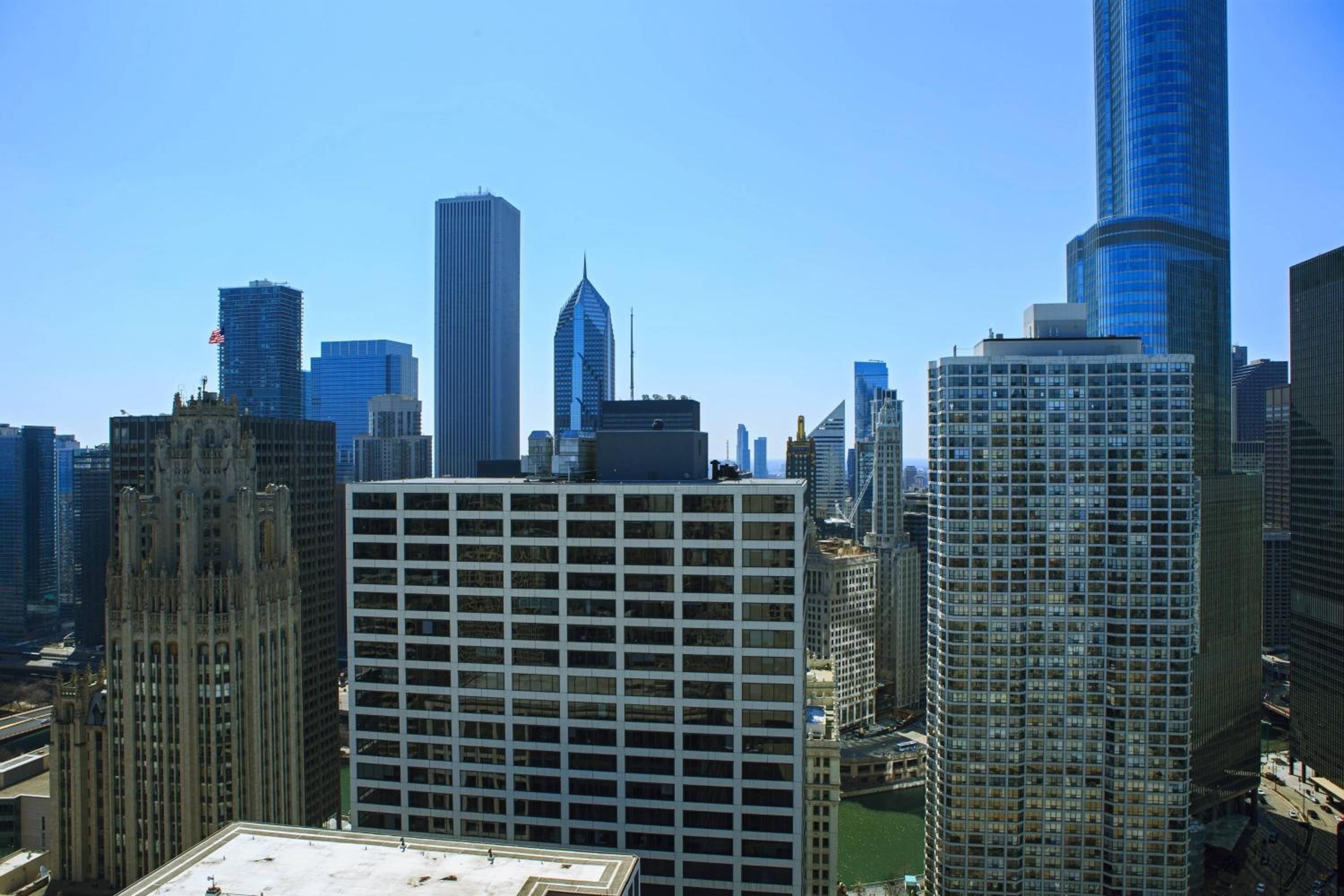 One-Bedroom Suite with Premium City View thumbnail 6
