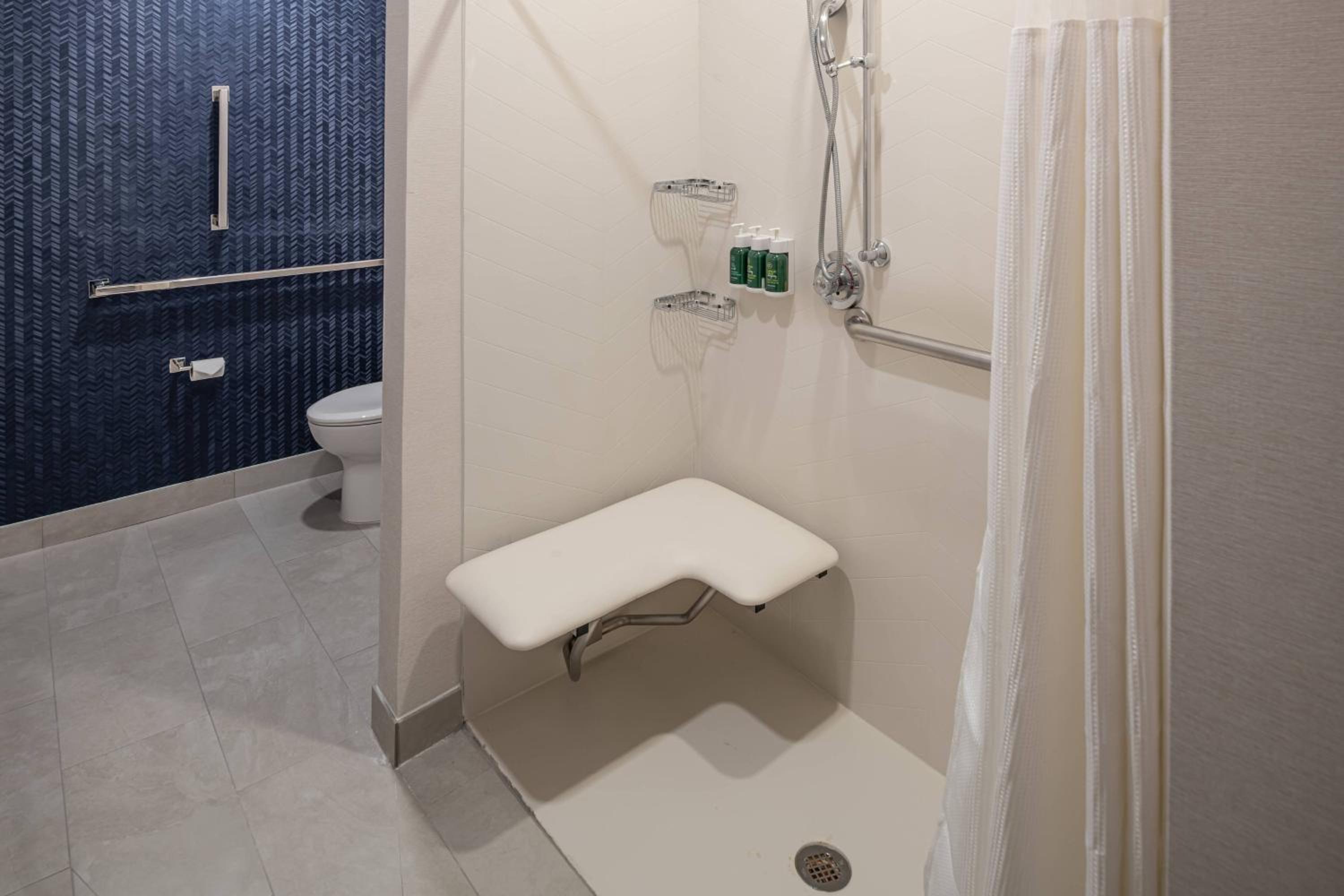 Guest room, 2 Queen - Photo 6
