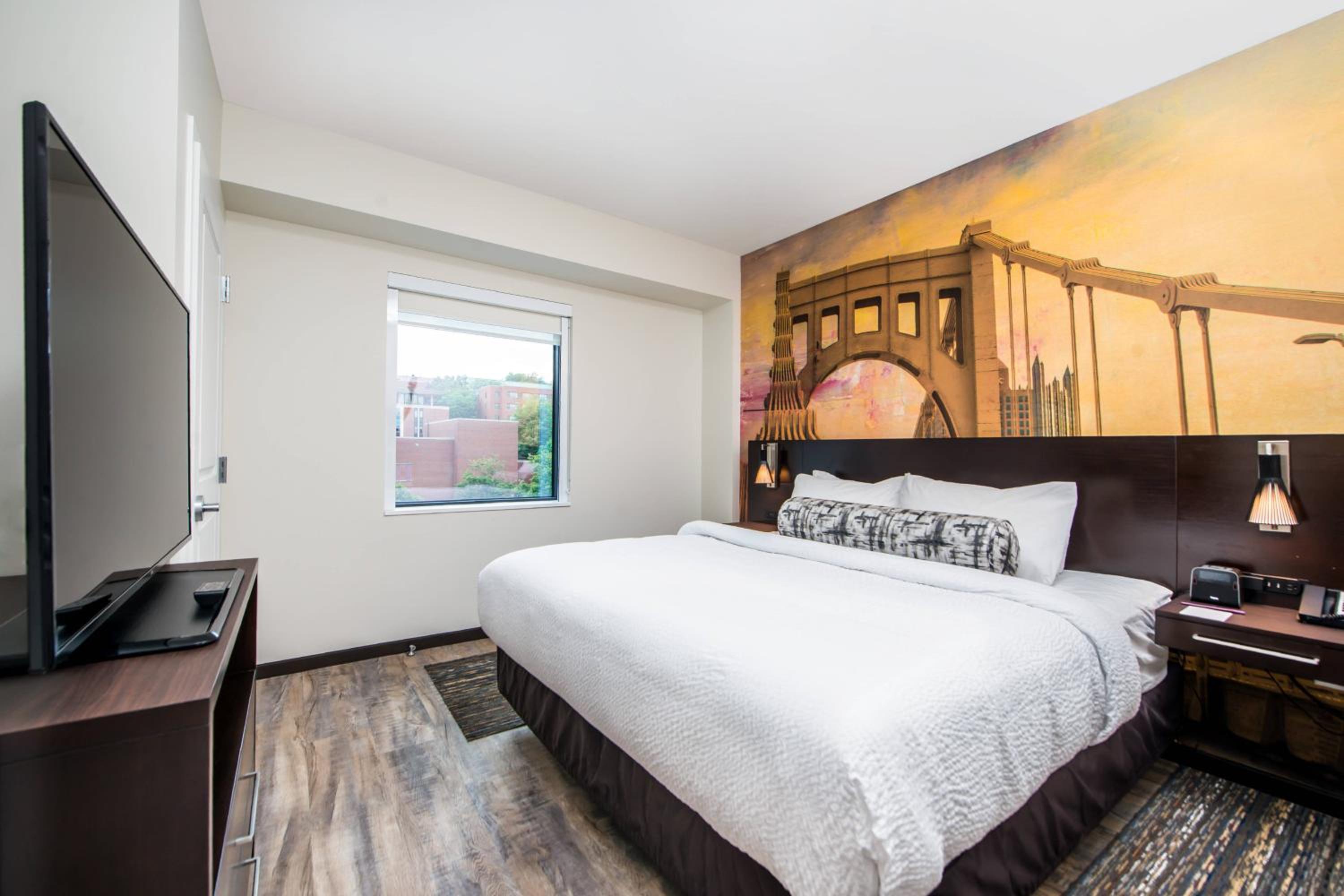 One-Bedroom King Suite photo 3