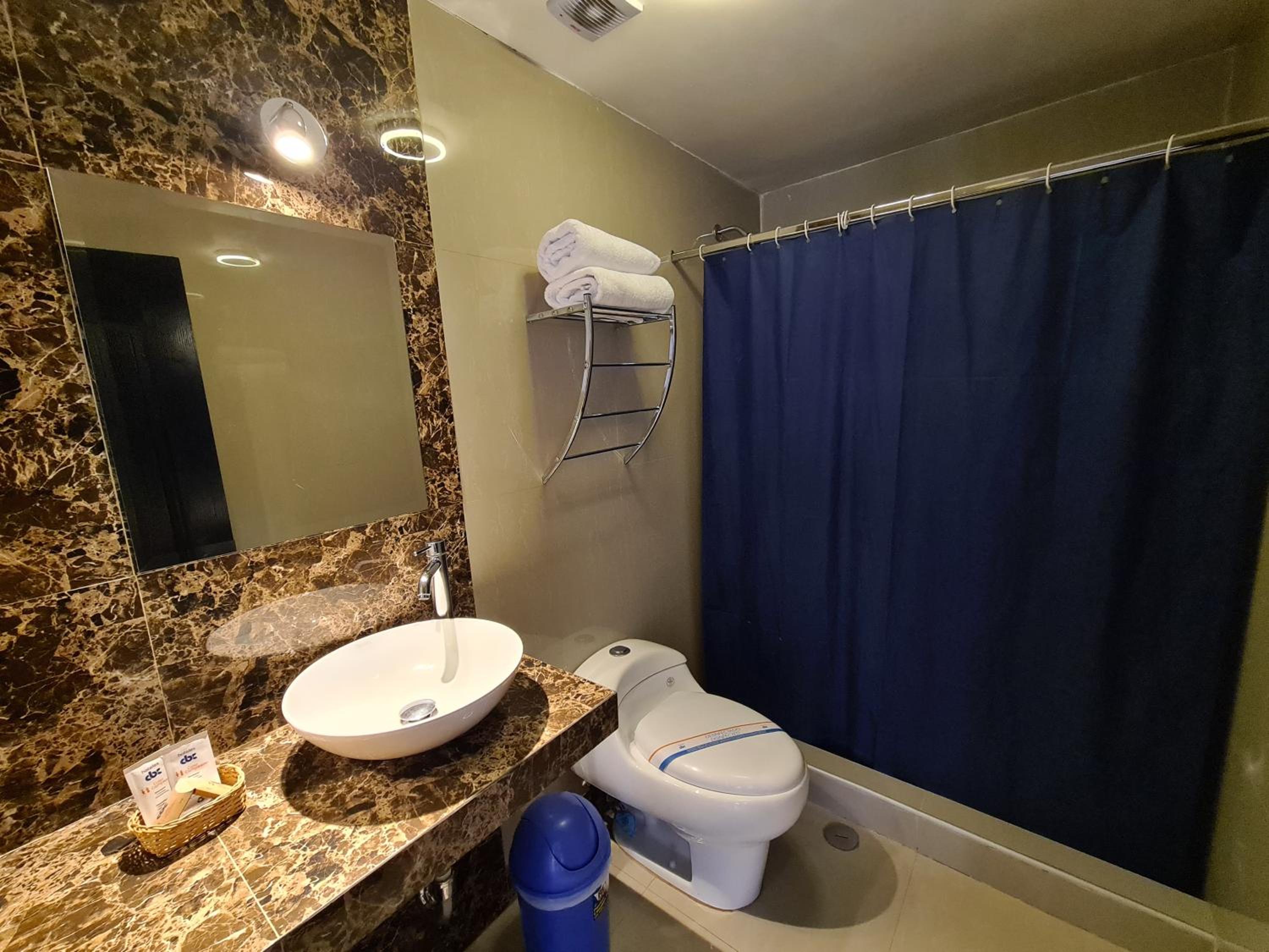 Twin Room with Private Bathroom photo 3