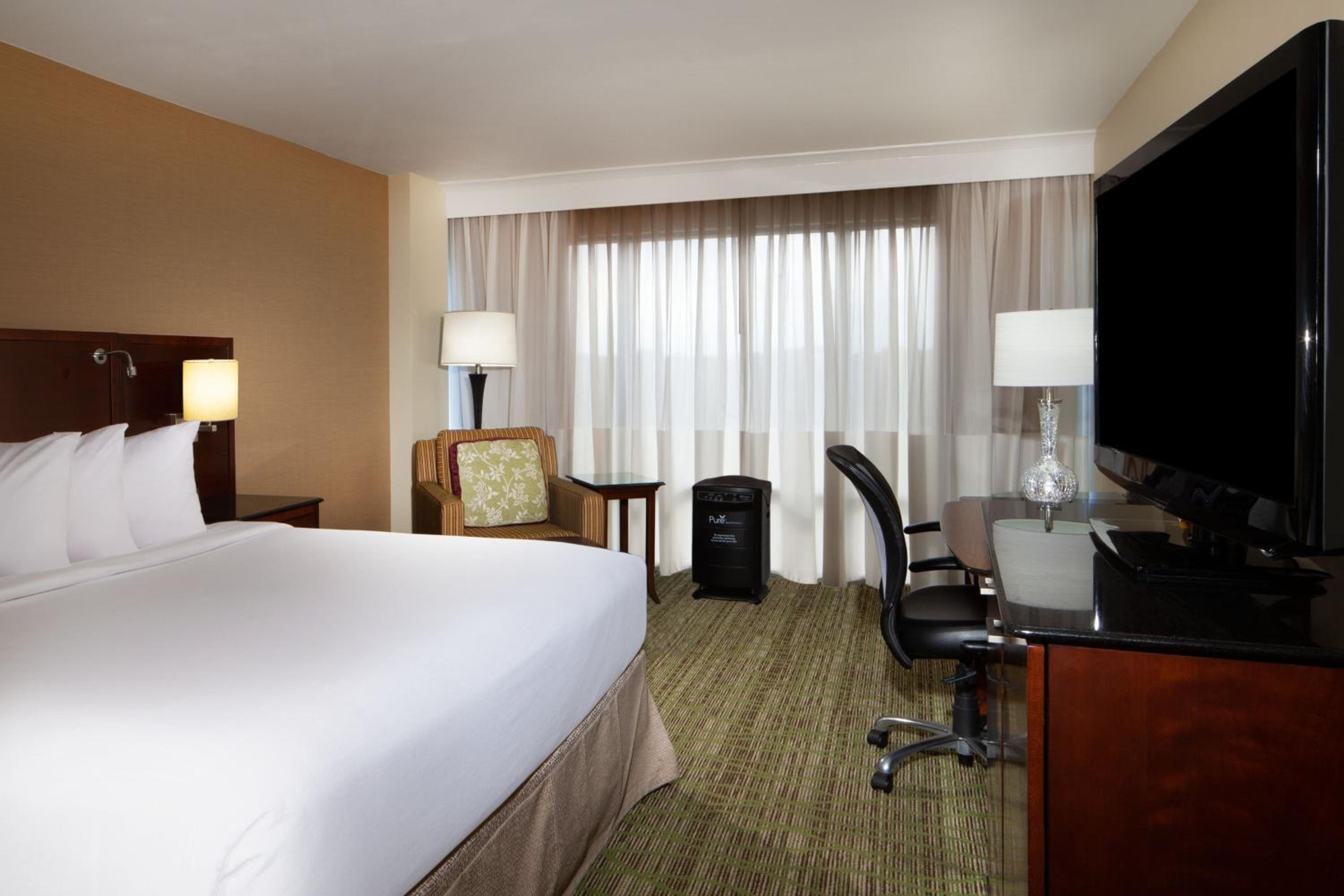 PURE Wellness Room, Guest room, 1 King photo 1